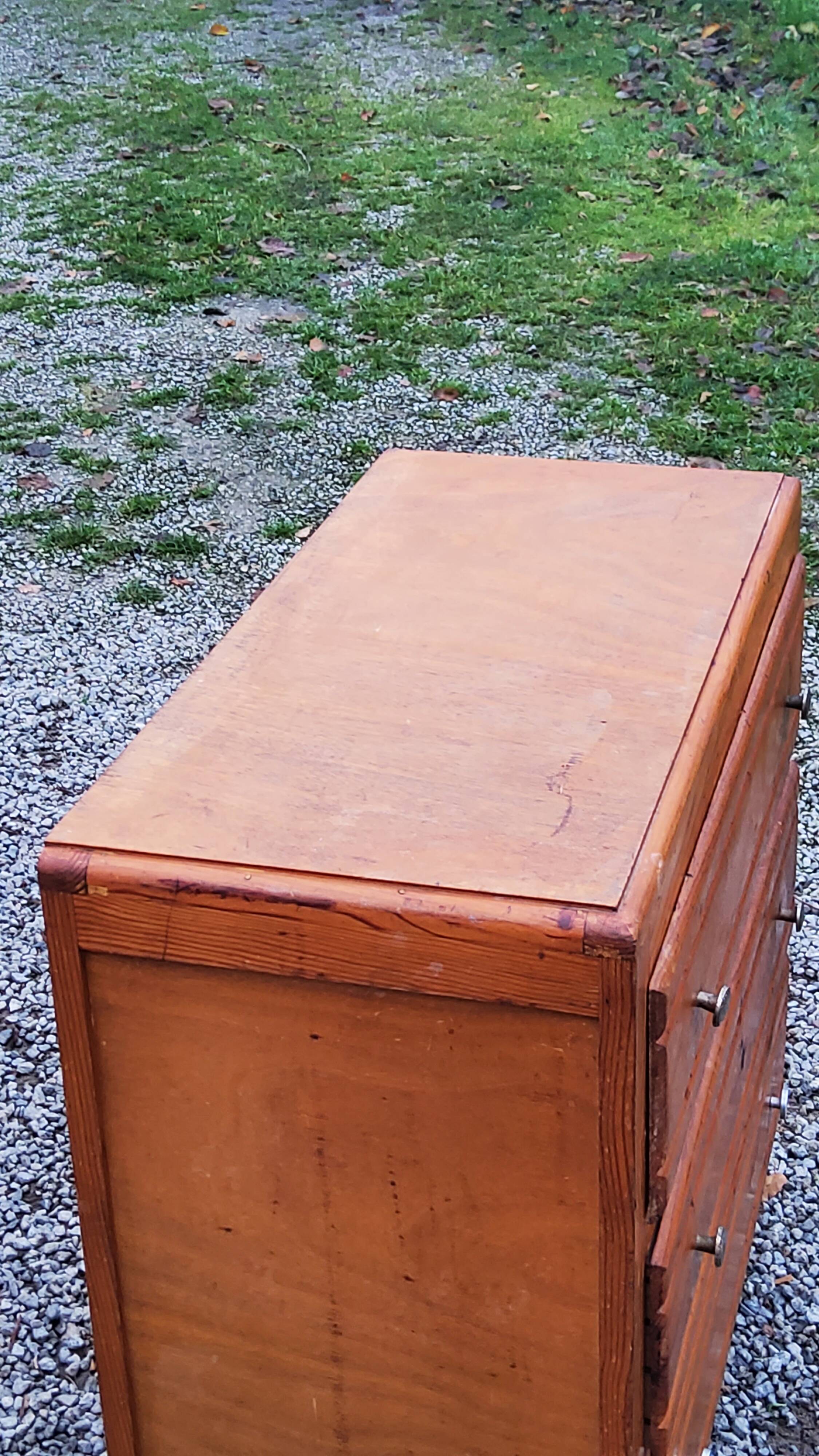 Vintage chest of drawers from the 50s with compass feet and 3 drawers