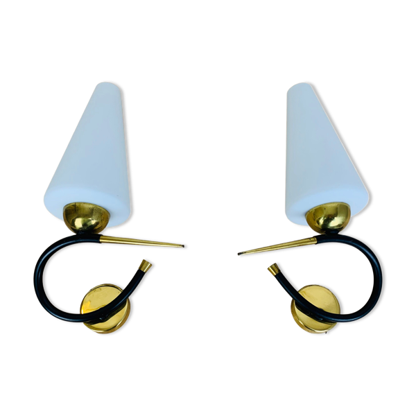 Paire d'appliques Arlus années 50 opaline noir et laiton doré