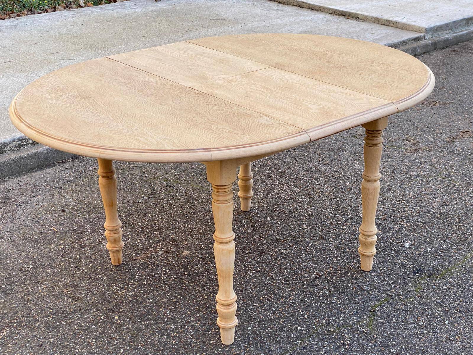 Renovated Louis Philippe round extendable dining table 115cm for 6 people.