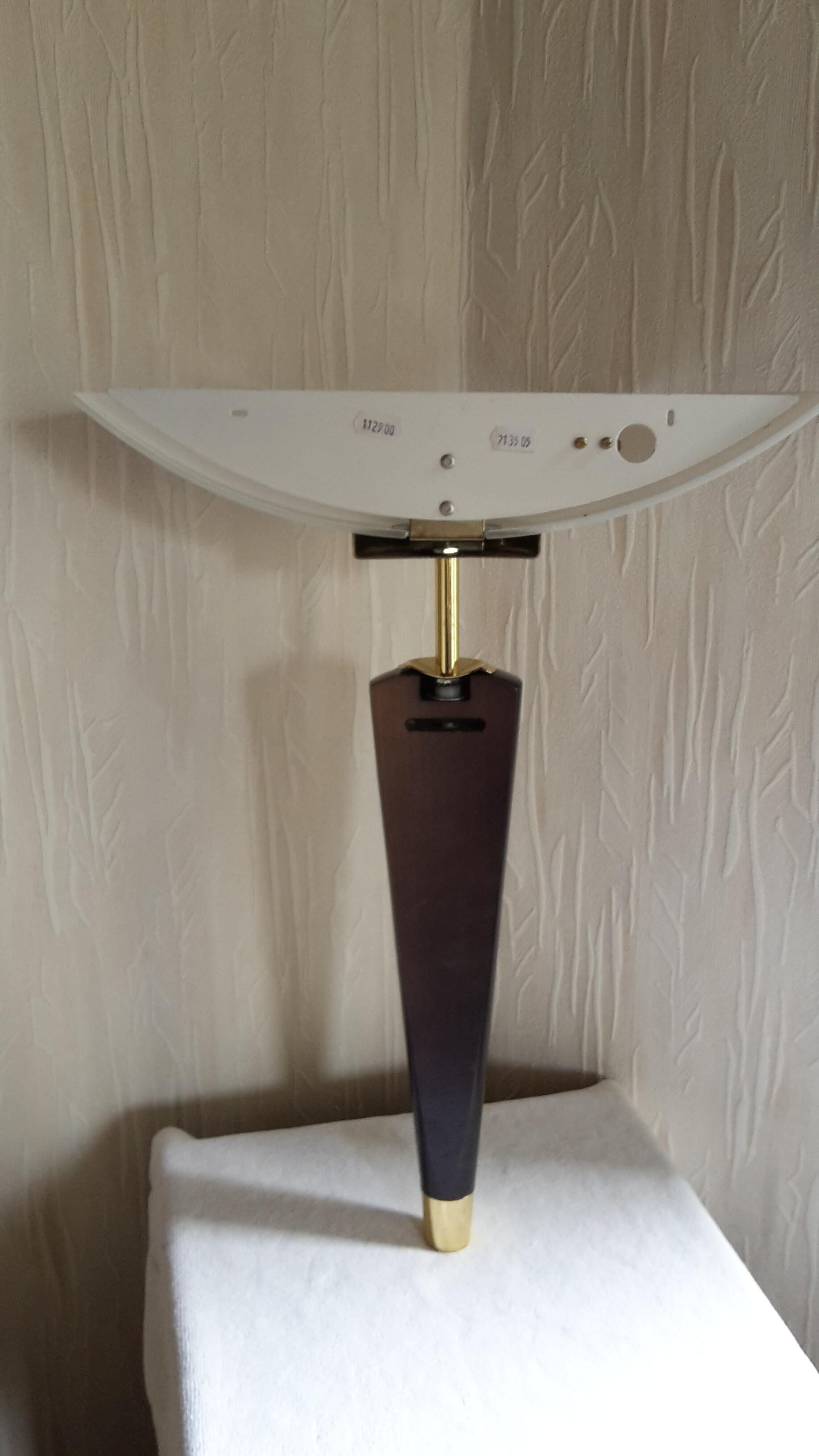 Applies "torch" vintage/design