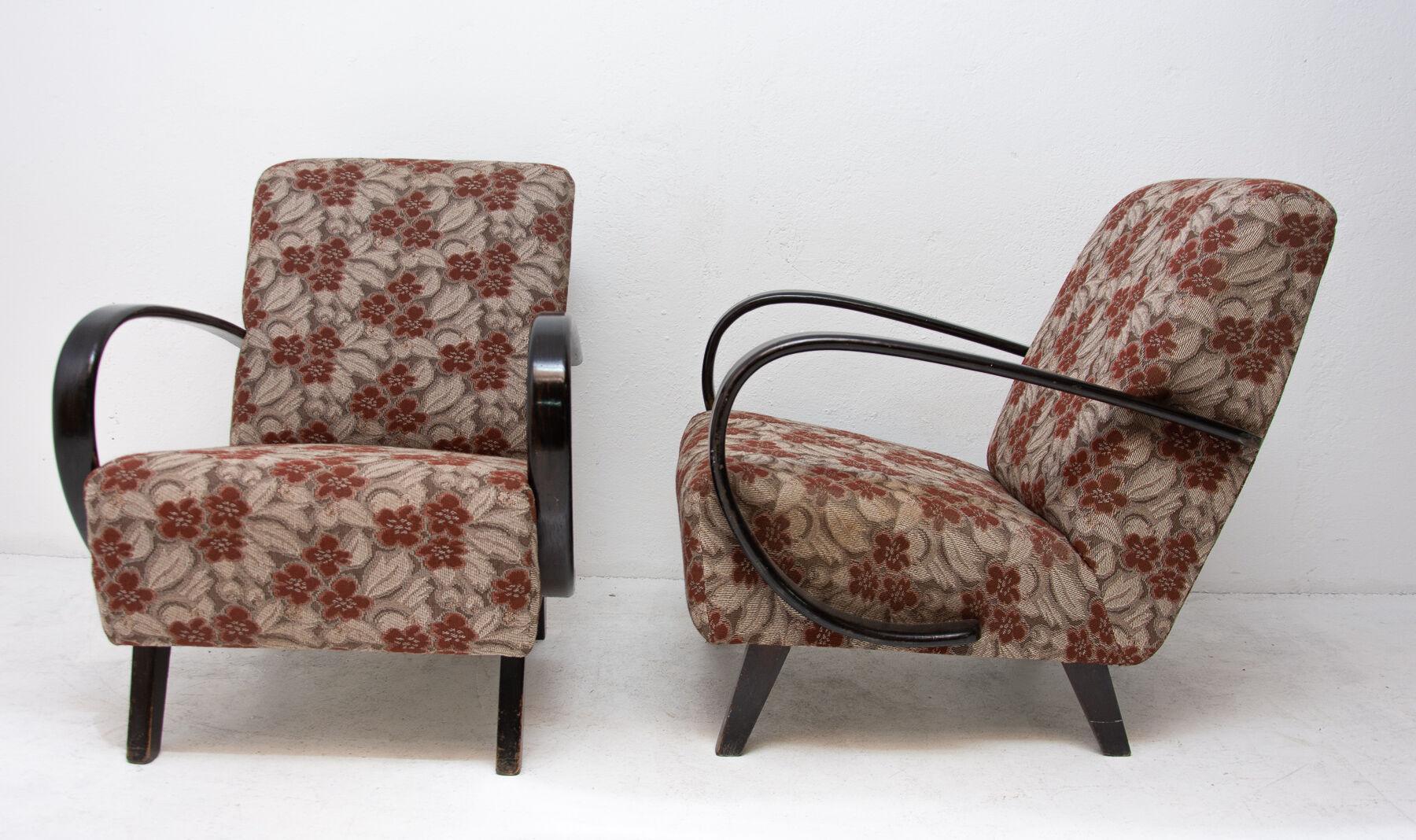 Paire de fauteuils par Jindřich Halabala 1950