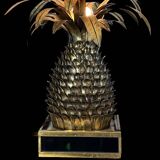 Pineapple-shaped lamp. in the "jansen of the 70s" style in metal.