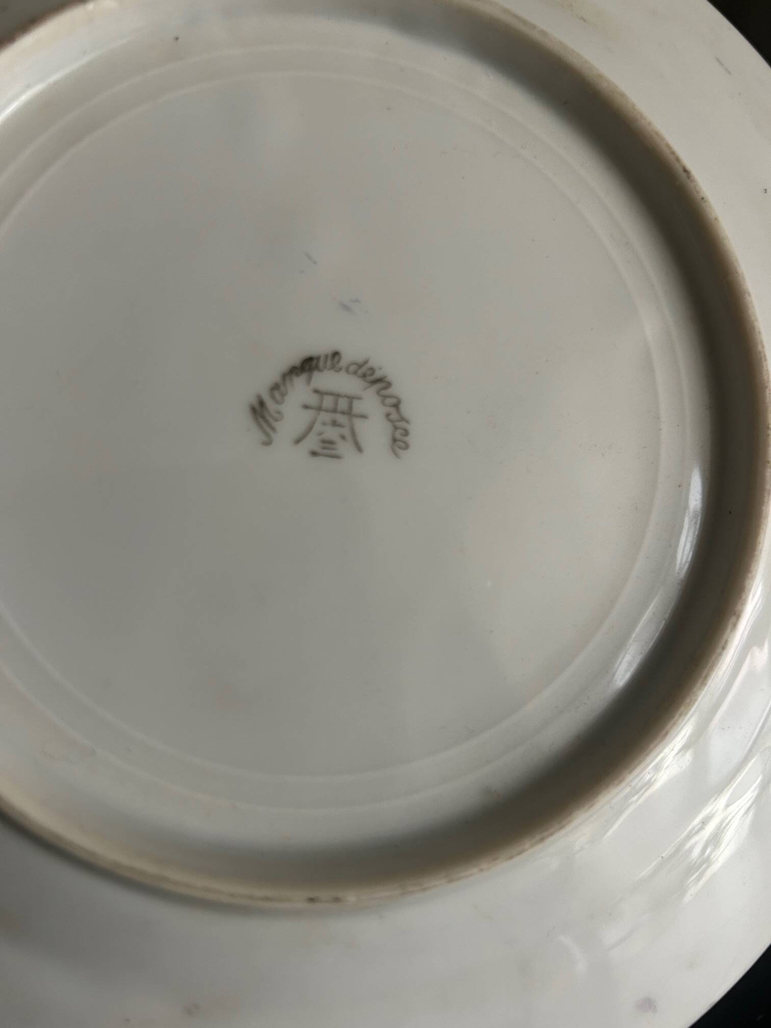 7 iridescent plates with bird decoration