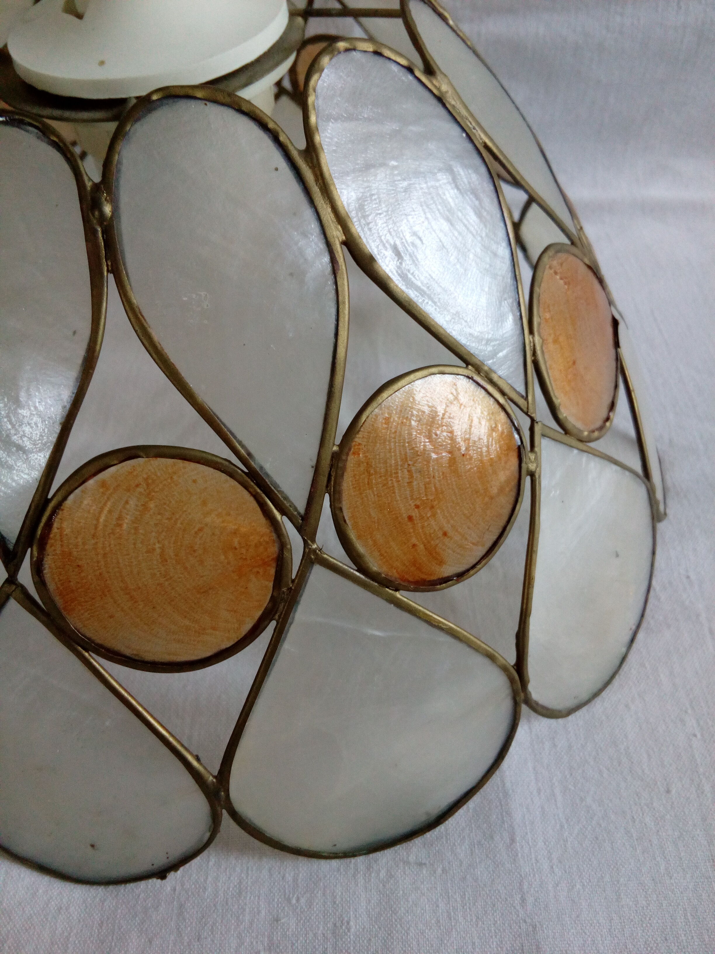 Mother-of-pearl hanging lamp