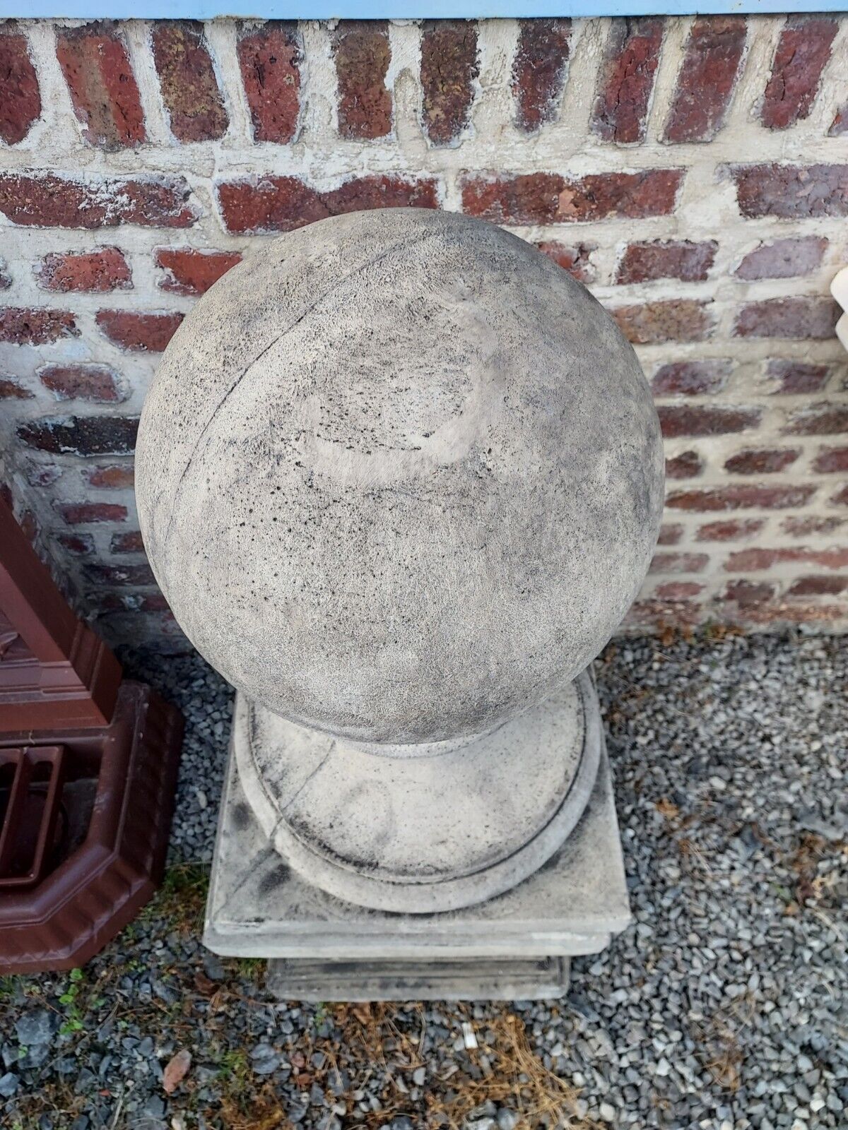Ball on base in gray patinated reconstituted stone