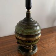 Art Deco table lamp in patinated bronze with eagles holding a globe, France 1940.