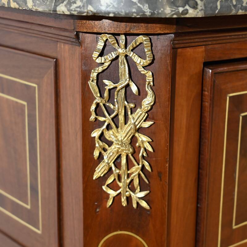 Rare mahogany commode, Louis XVI period – 2nd half of the 18th century.