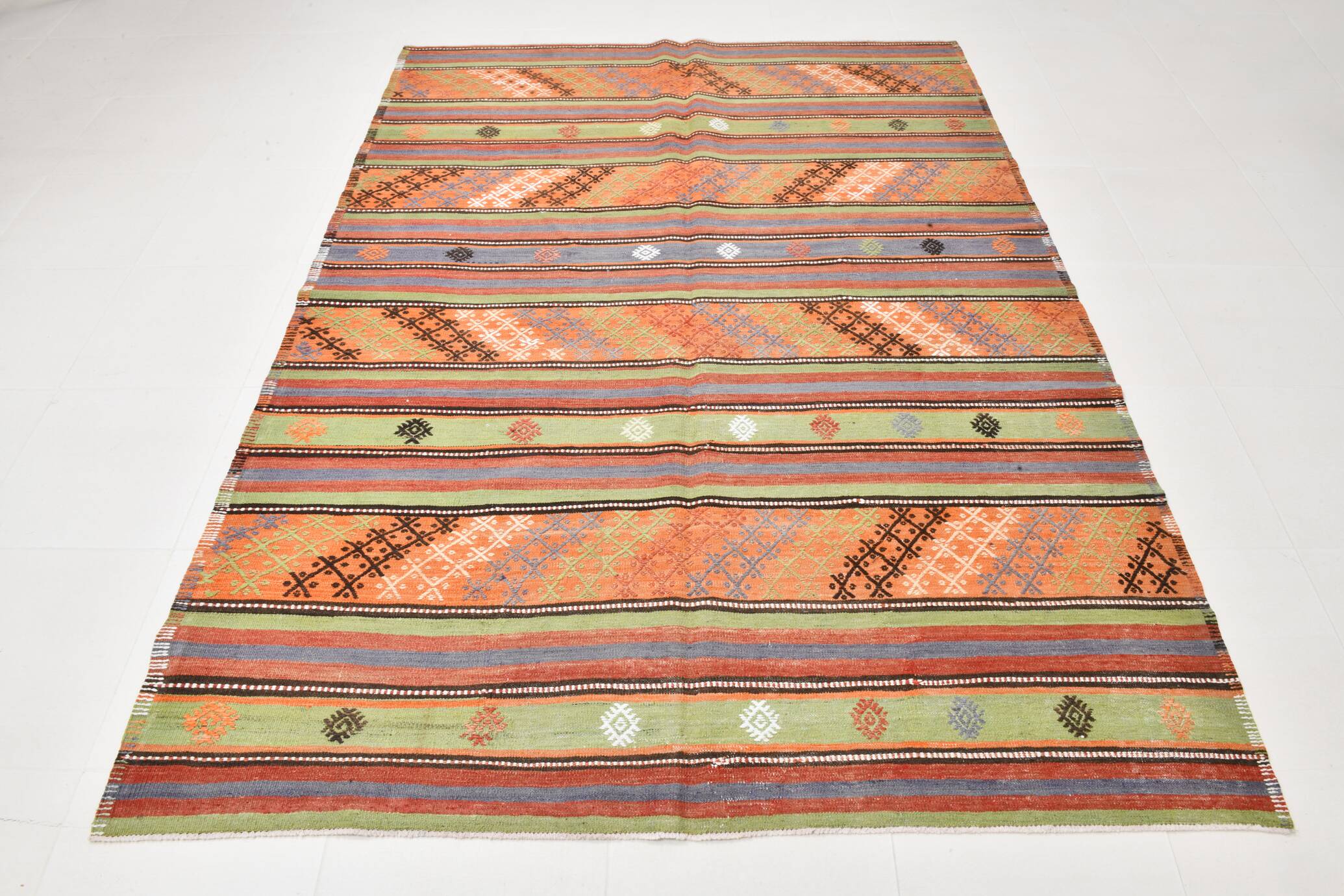 6x8 Handwoven Vintage Kilim Rug, 177x242Cm