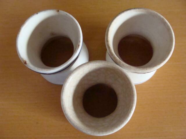 Antique diabolo egg cups