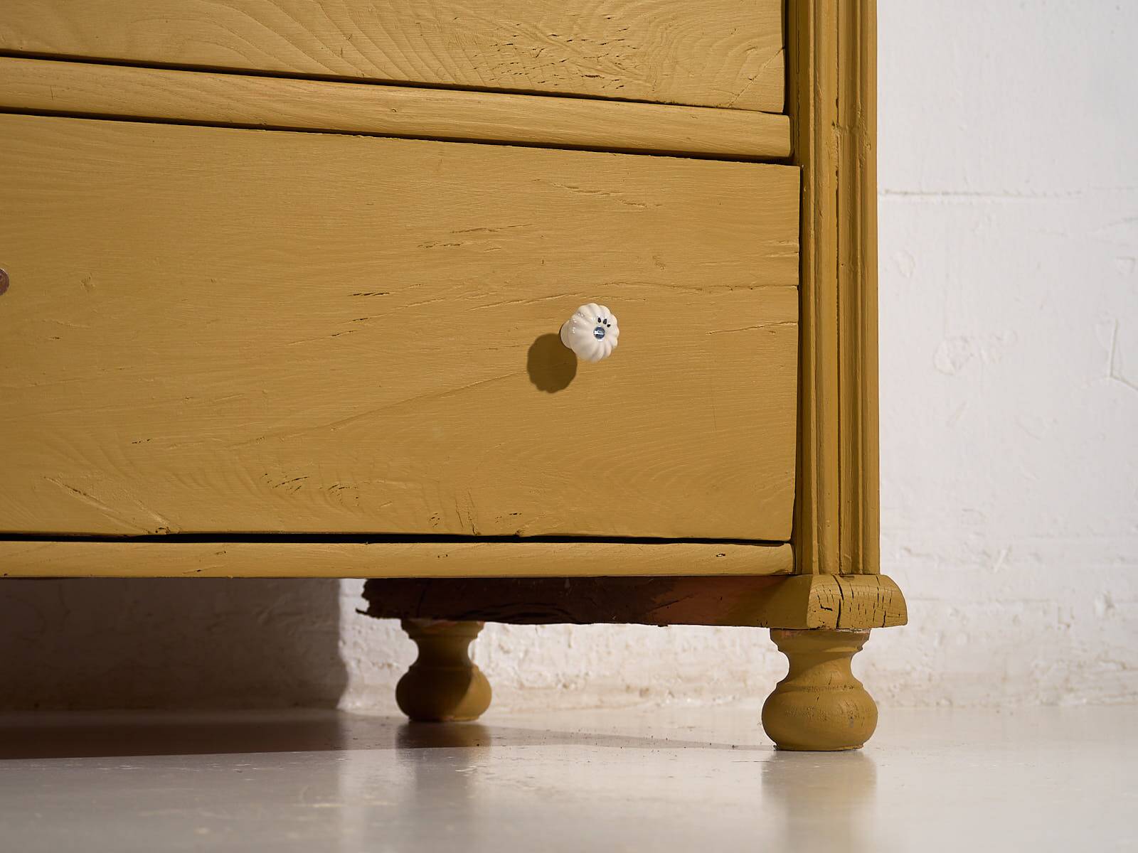 Antique mustard yellow chest of drawers (circa 1920)