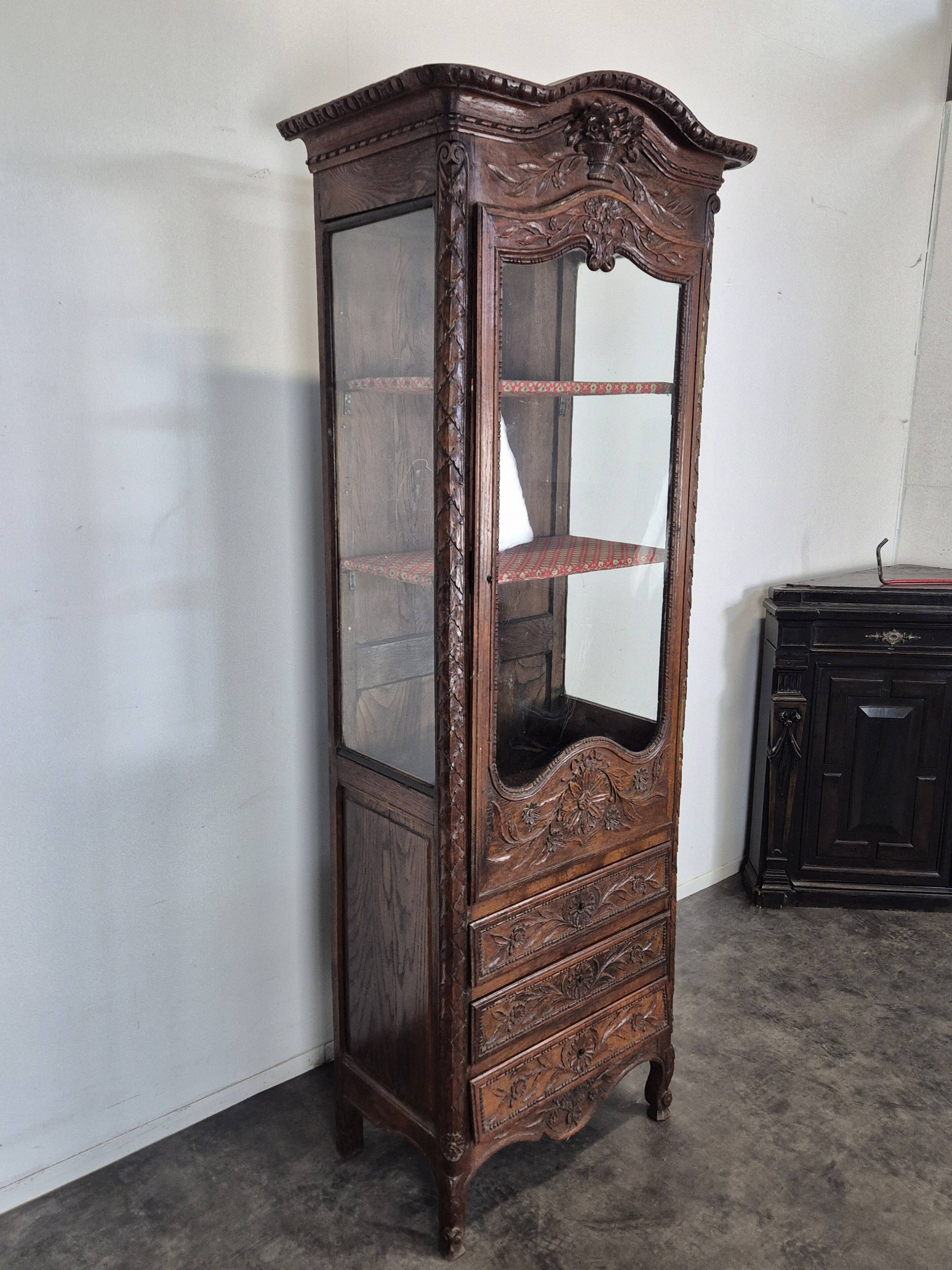 Vitrine commode bonnetière normande du XIXème
