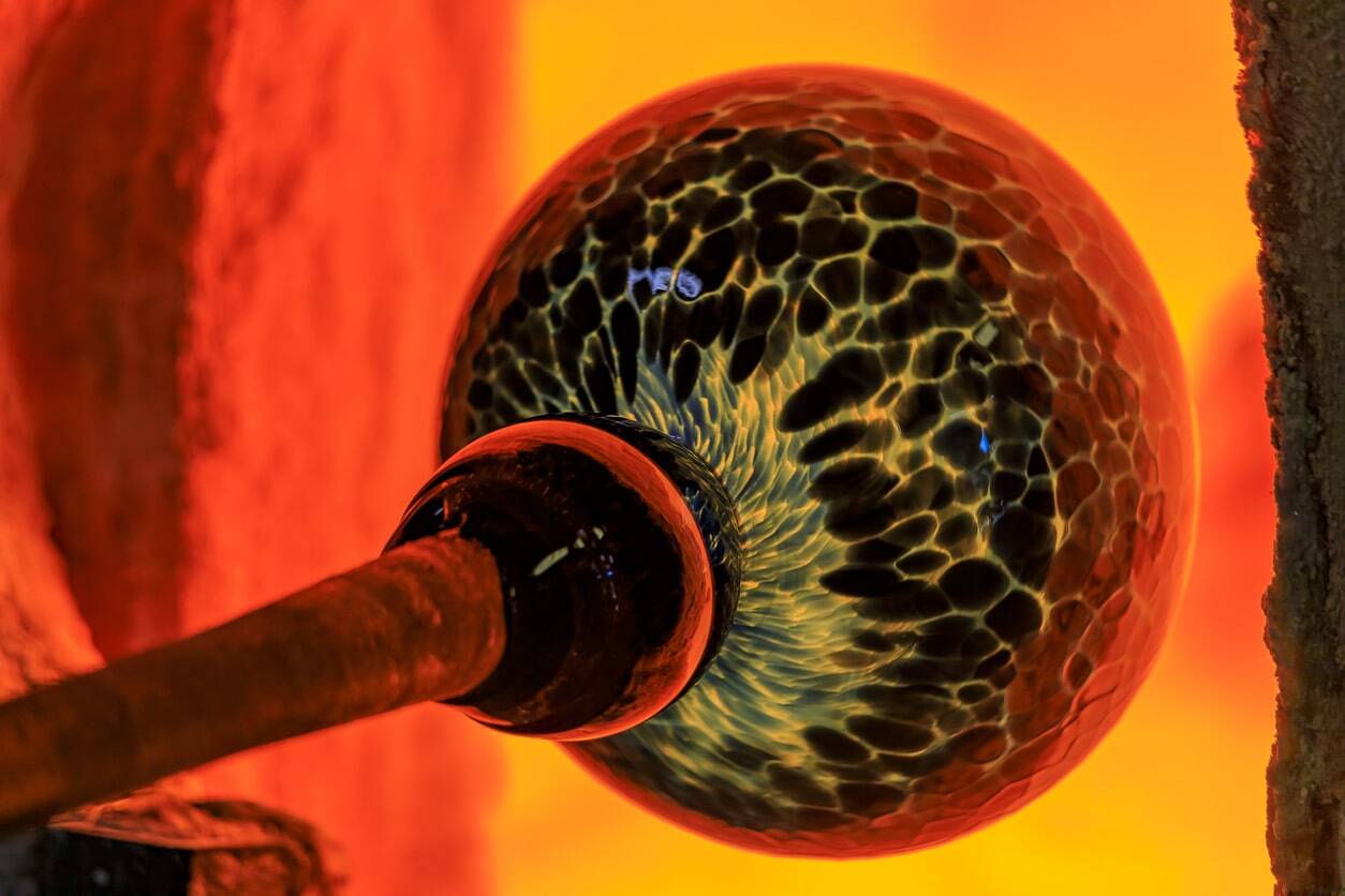 Vase en verre soufflé Verrerie de Biot – Pièce artisanale signée