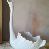 Empty swan pocket in earthenware