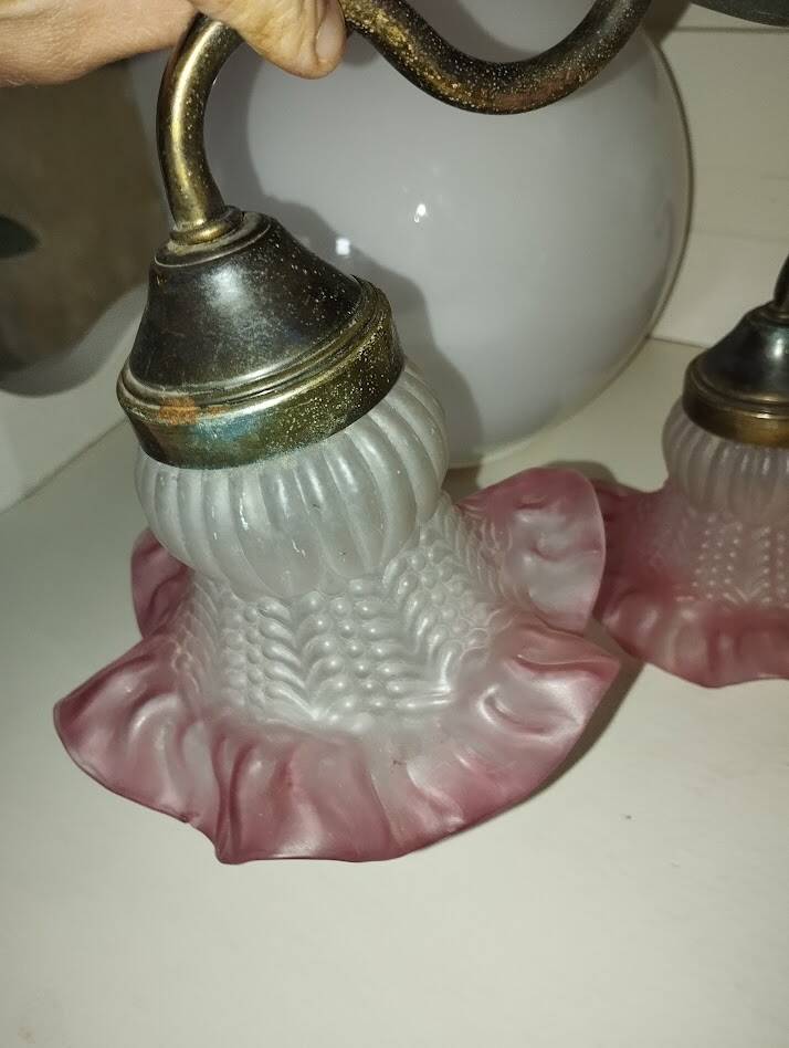 Vintage Wall Sconce Pair – Moulded Pink Glass & Brass | Retro Elegance