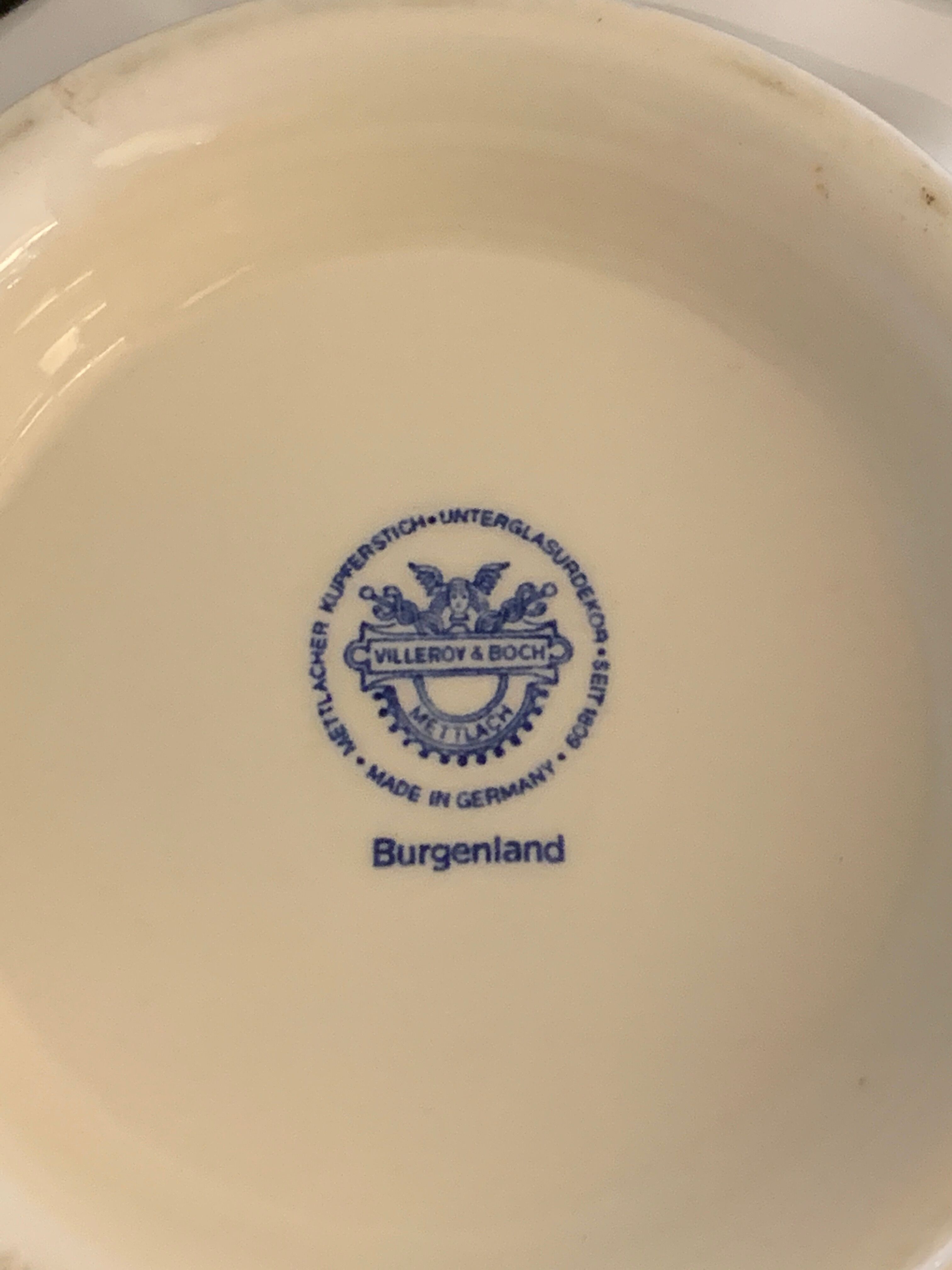 Salad bowl in blue and white earthenware, burgenland model of villeroy and boch
