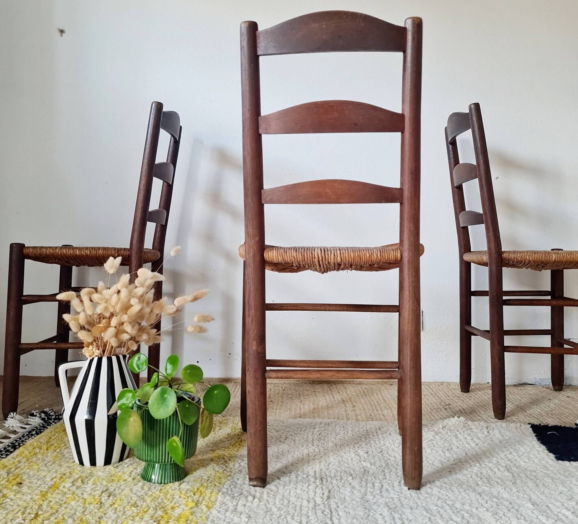 Set of 3 wooden and straw chairs - brutalist look