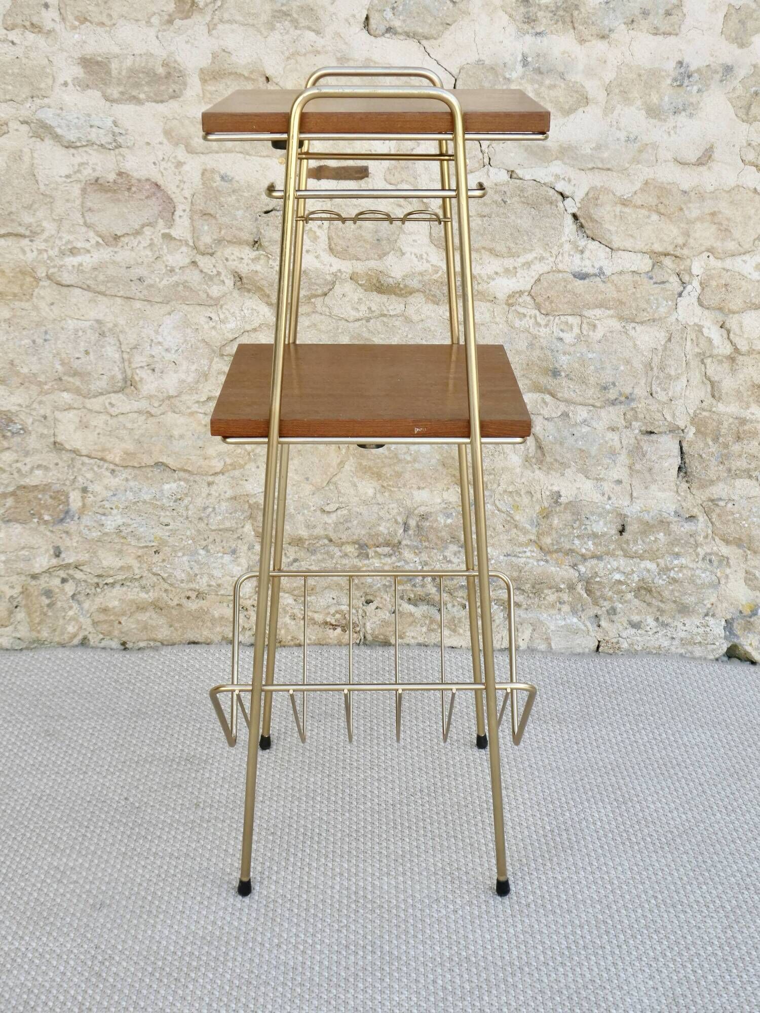 Pedestal table holders magazines in gilded metal and wood, 70s