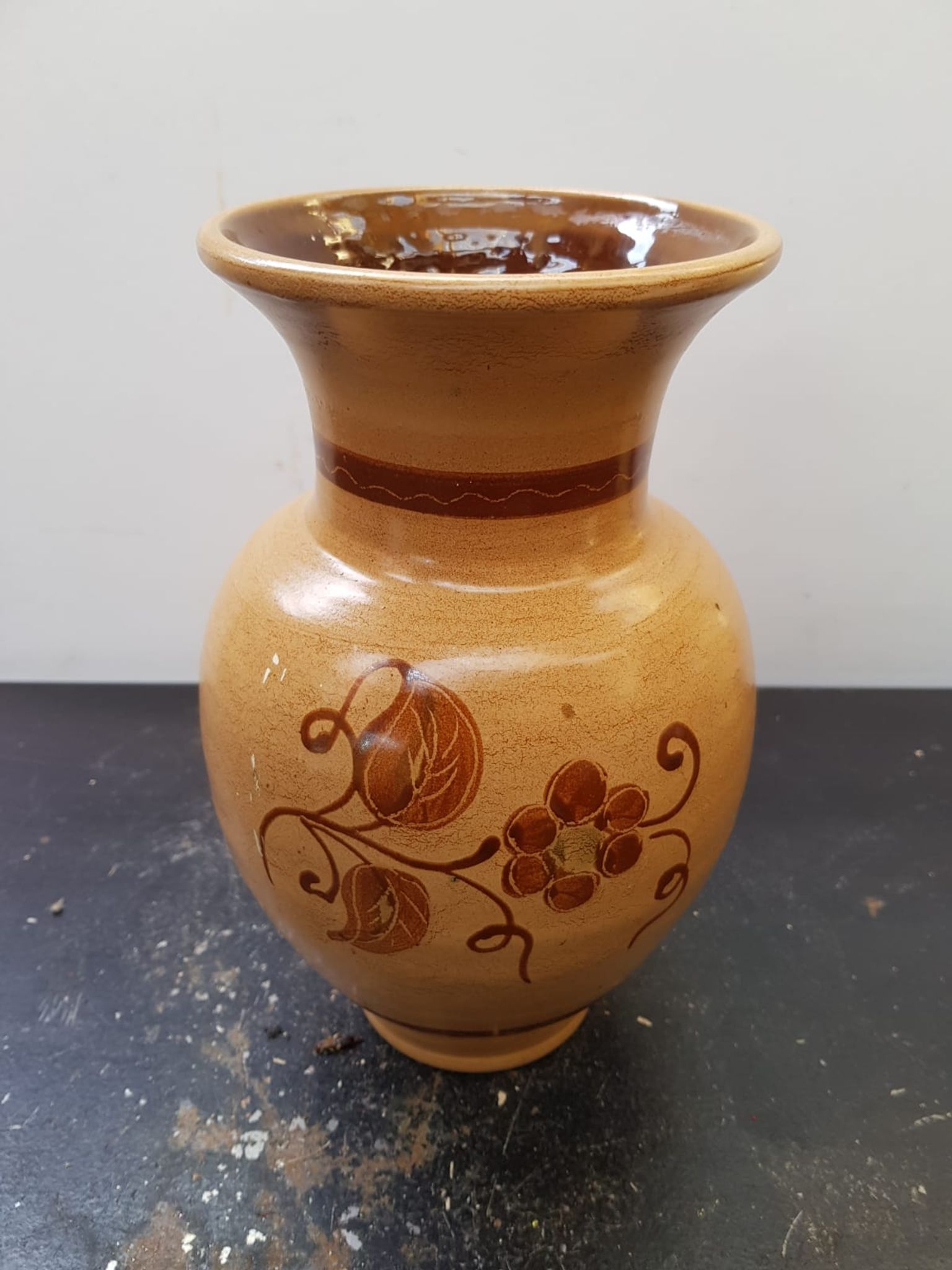 Vase céramique beige décor fleurs marron vintage
