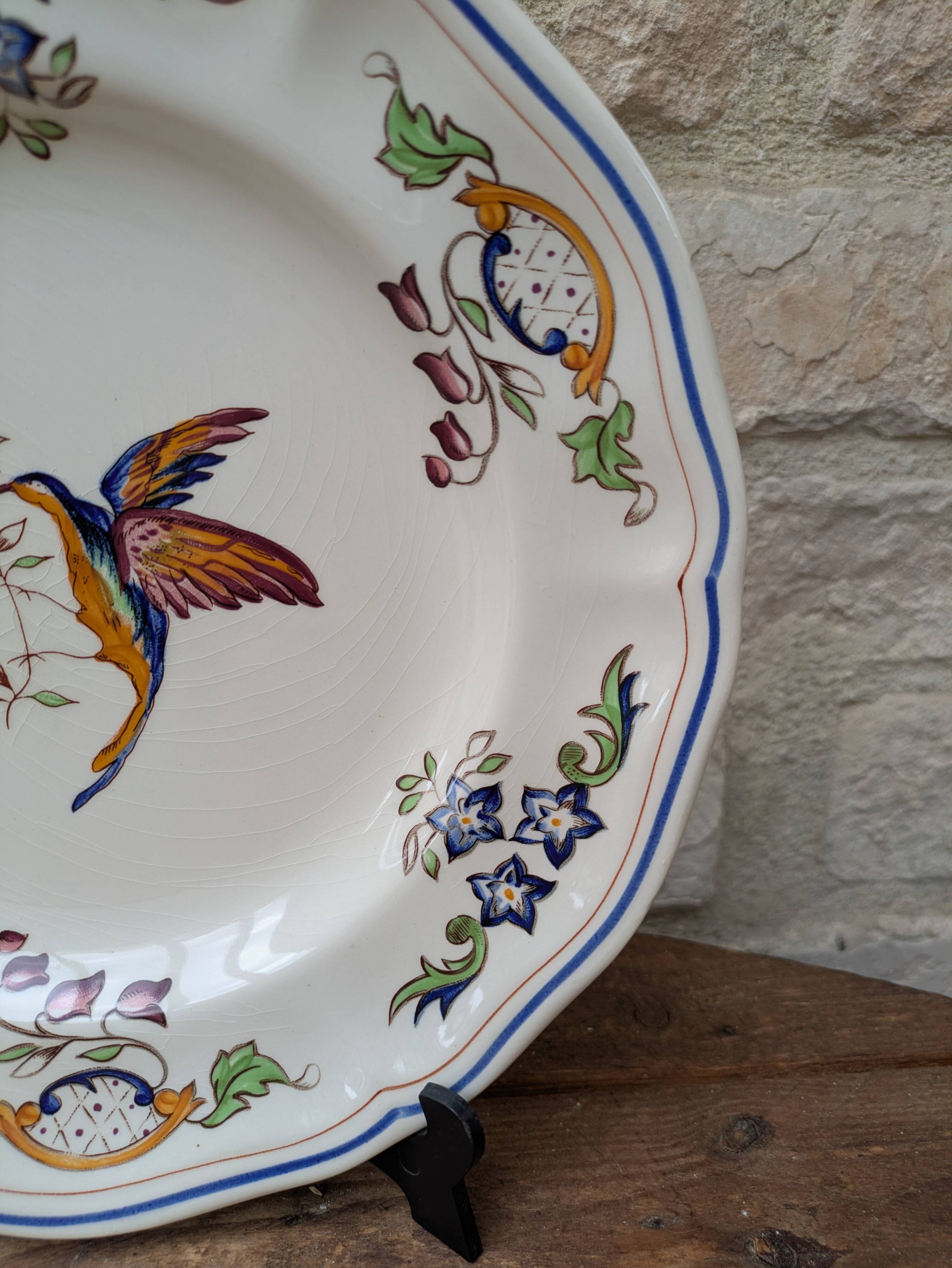 Vintage Longchamp plate handmade with bird and flower decoration, 25.5cm.