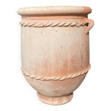 Earthen pot
