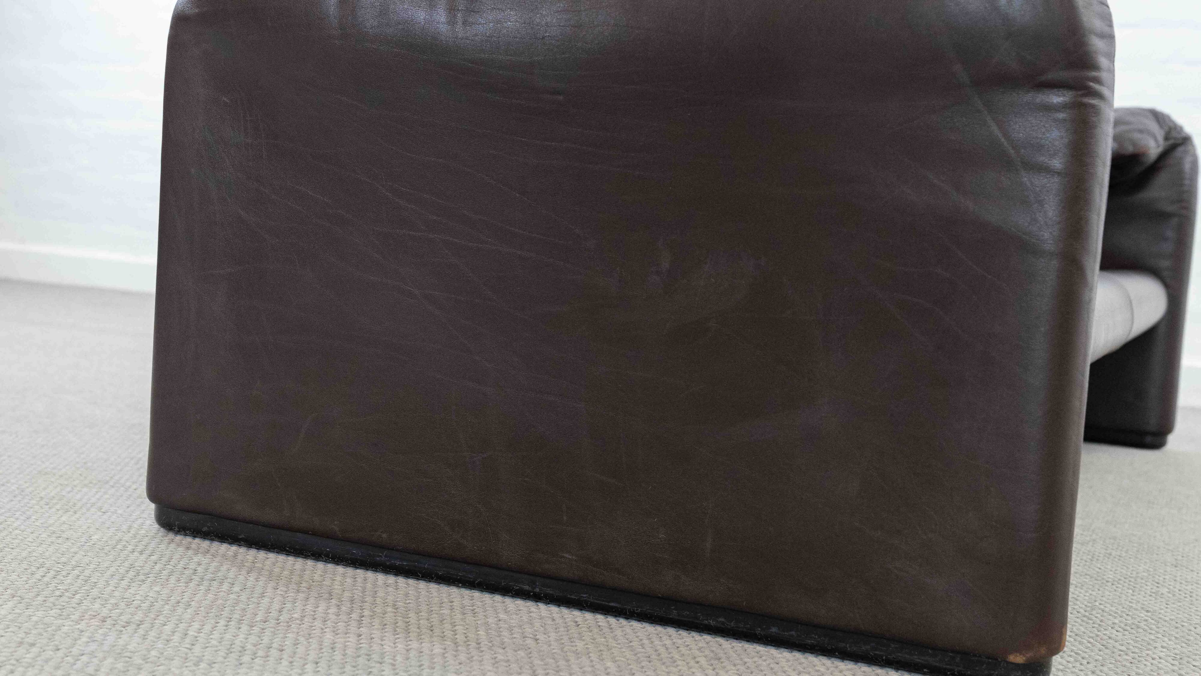 Brown leather 2-seater sofa Cassina Maralunga by Vico Magistretti