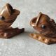 Duo de poissons porte-cure-dents vintage en bois sculpté