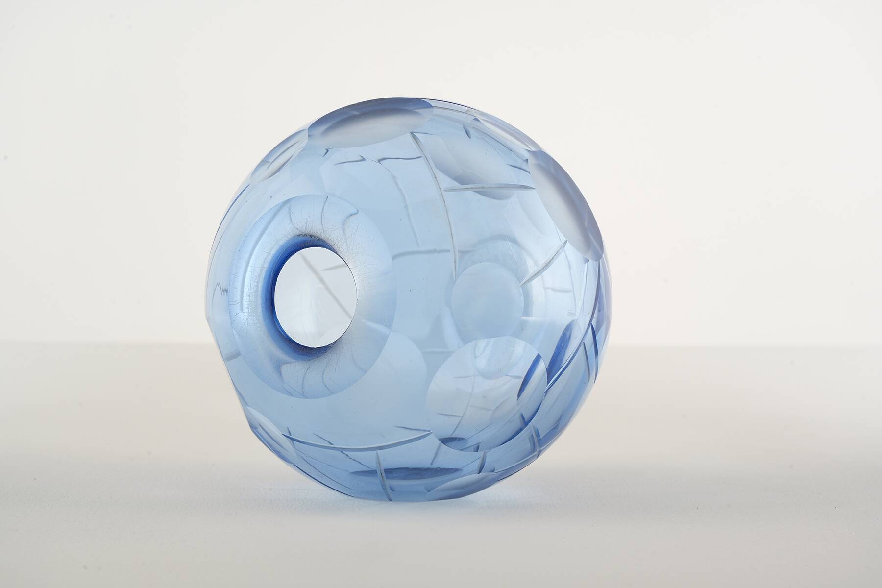 Art Deco vase by Vicke Lindstrand for Orrefors around 1930.