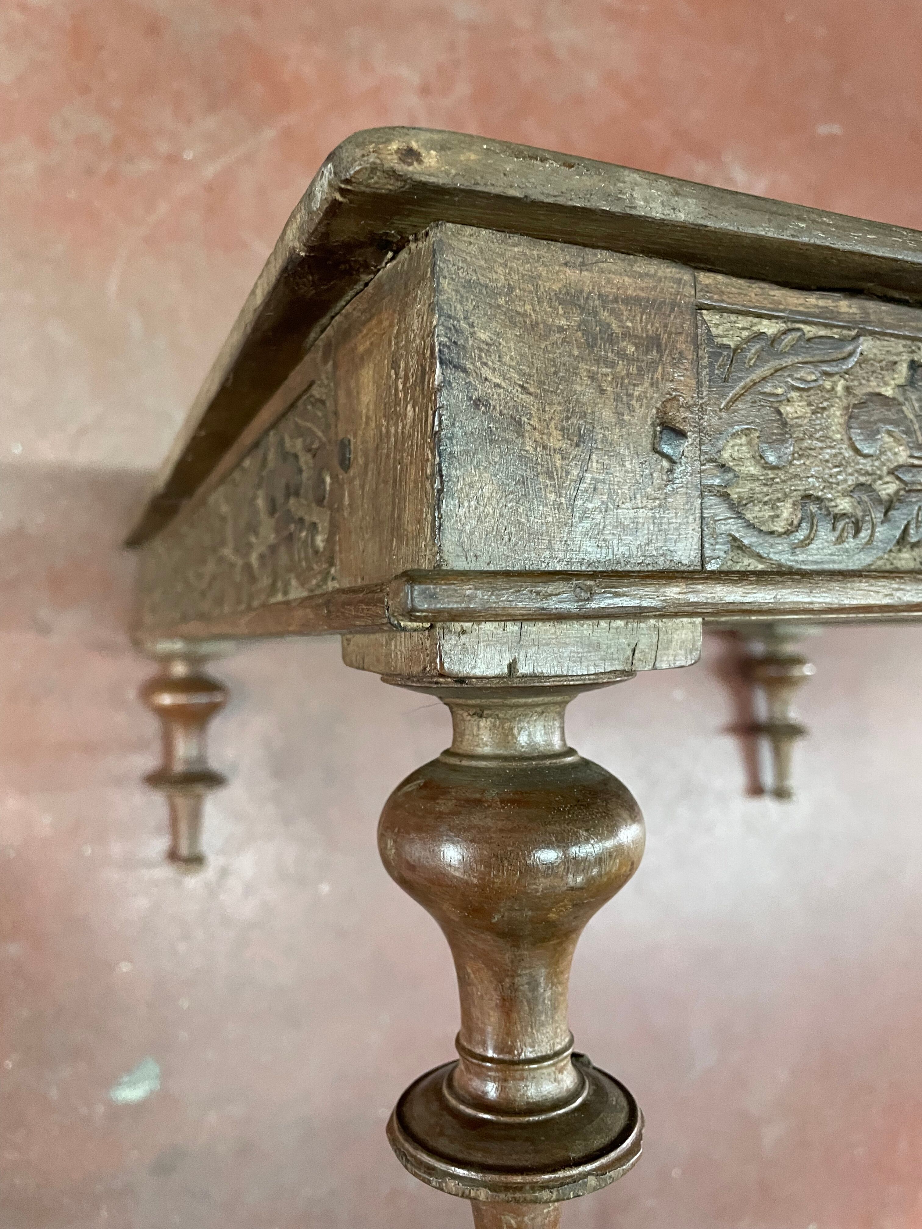 Ancient india square coffee table in solid teak wood decorated with a rosette