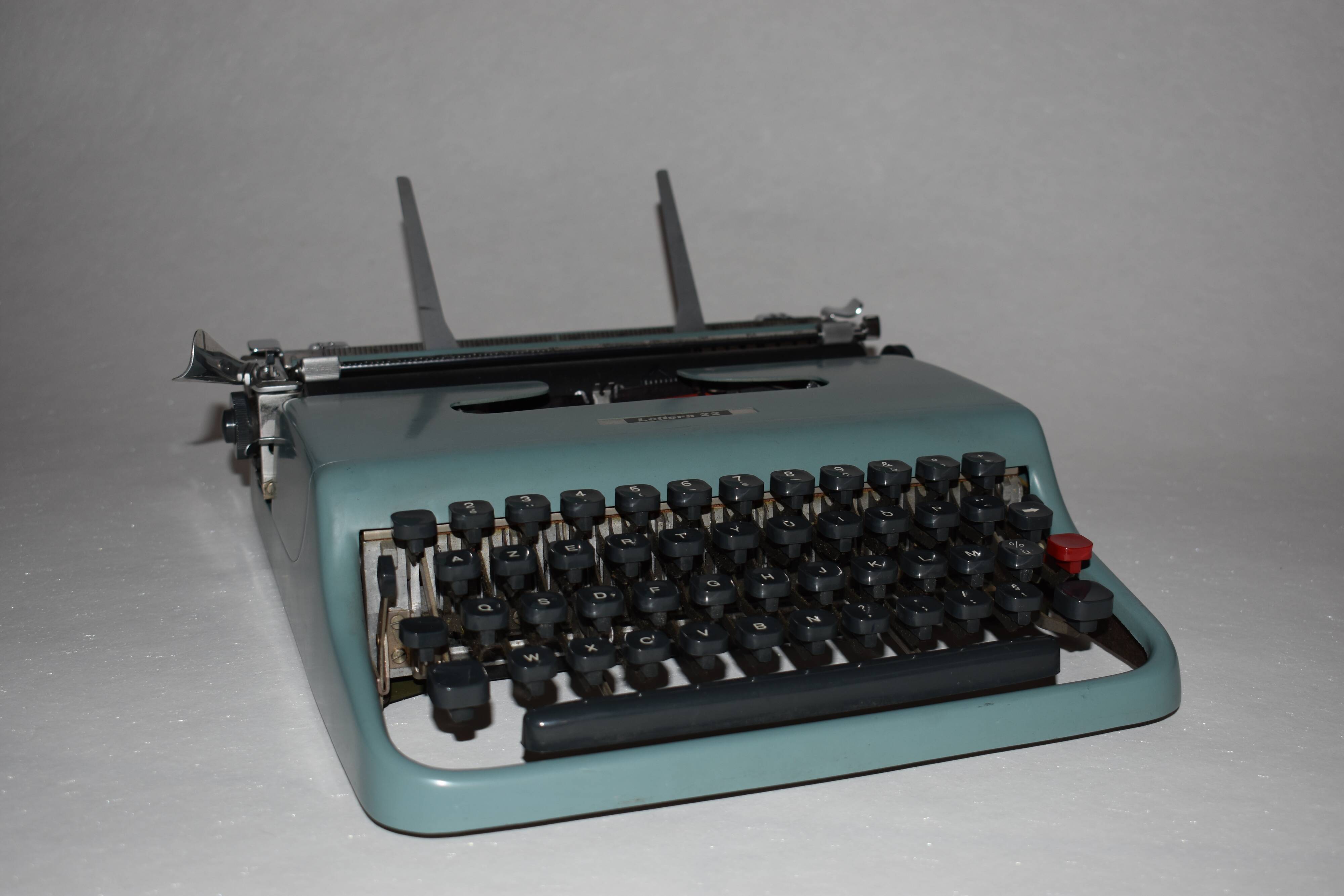 Olivetti Lettera 22 typewriter