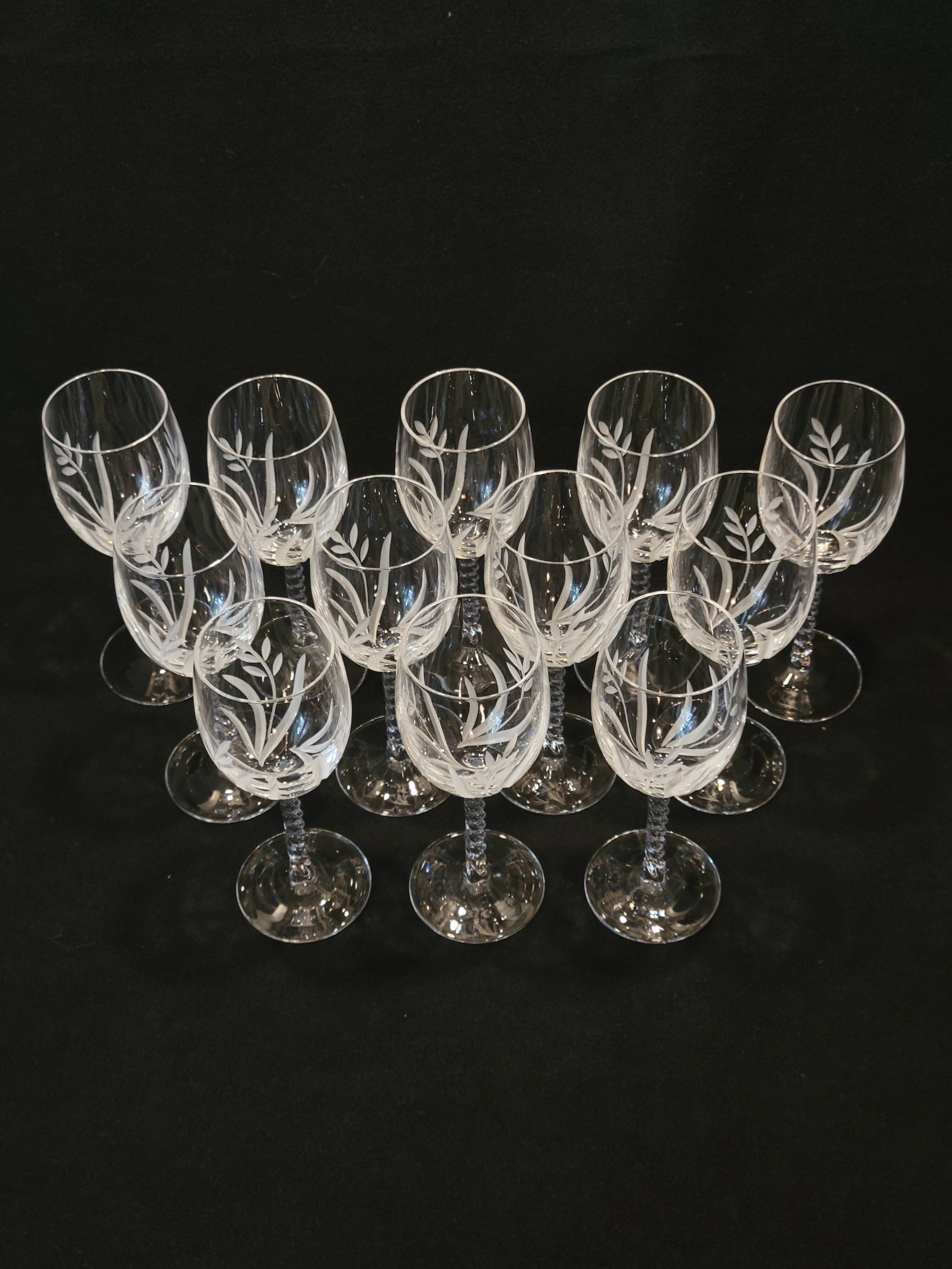 12 White Wine Glasses in Arques Crystal, Fleury Cut Flamépis Pattern