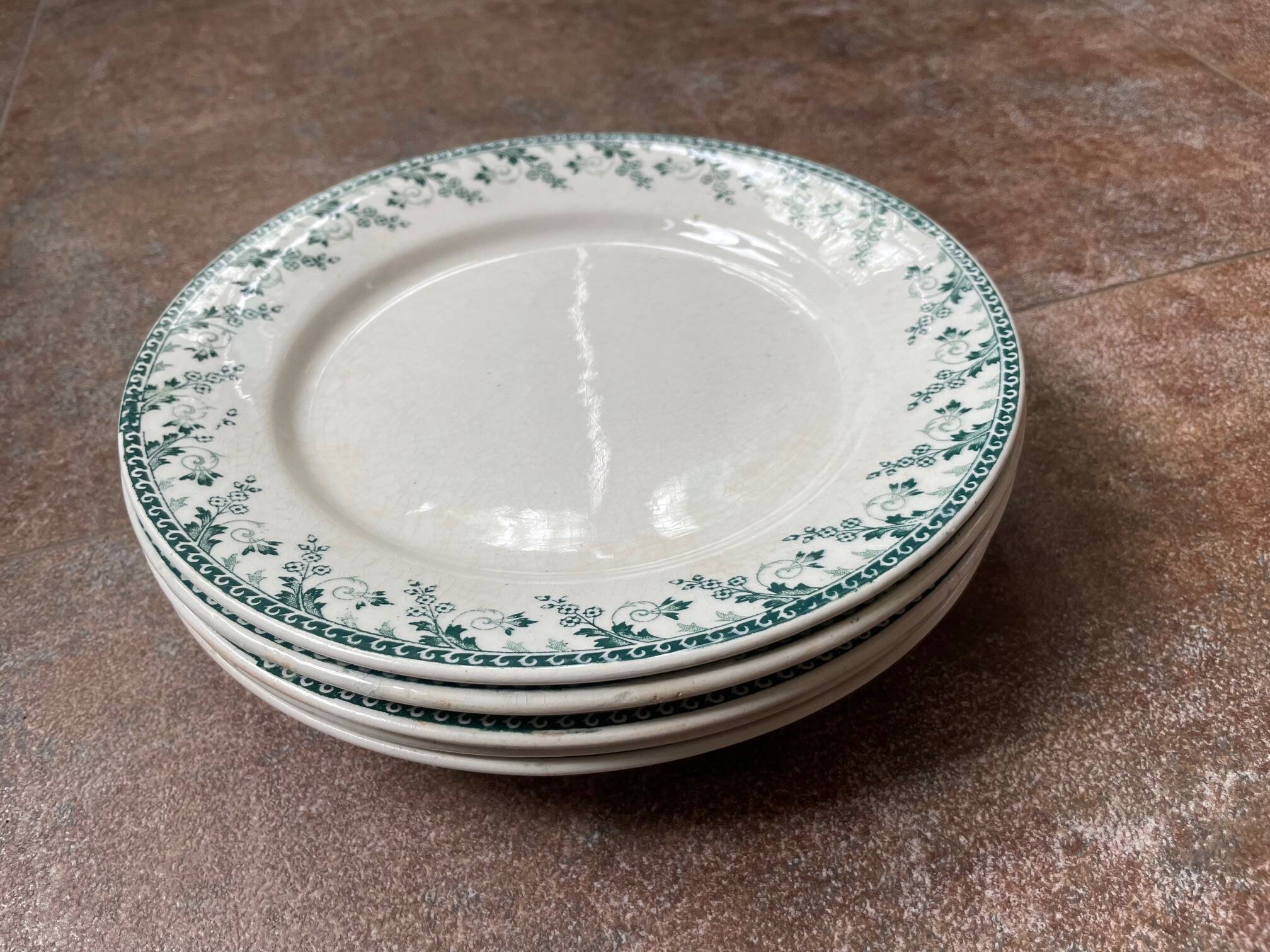 6 flat plates in opaque Gien porcelain, Montigny pattern