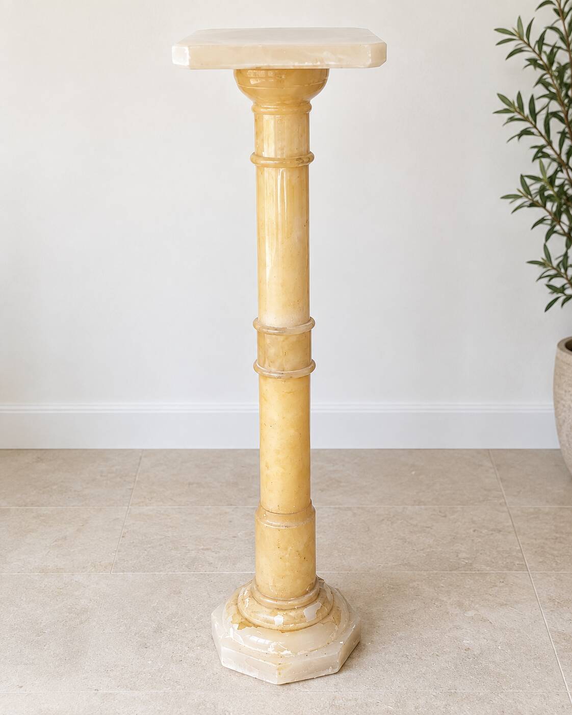 Pedestal / decorative column in alabaster