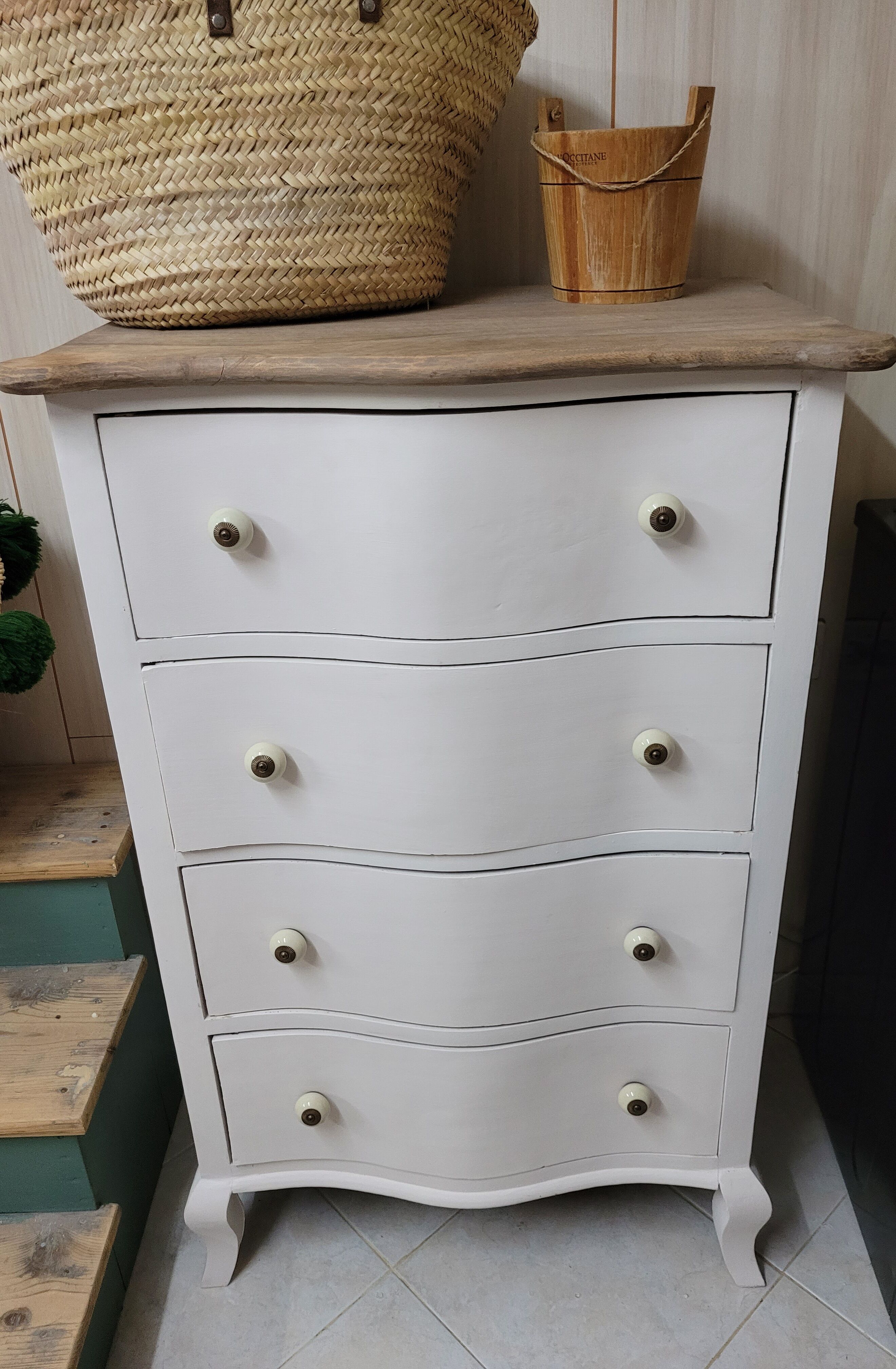 Chest of drawers