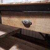 Industrial-style decorative furniture. Visible in the series Le Baron noir.