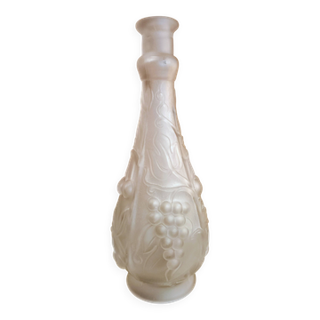 Carafe en verre transparent dépoli motifs cerises et raisins en relief