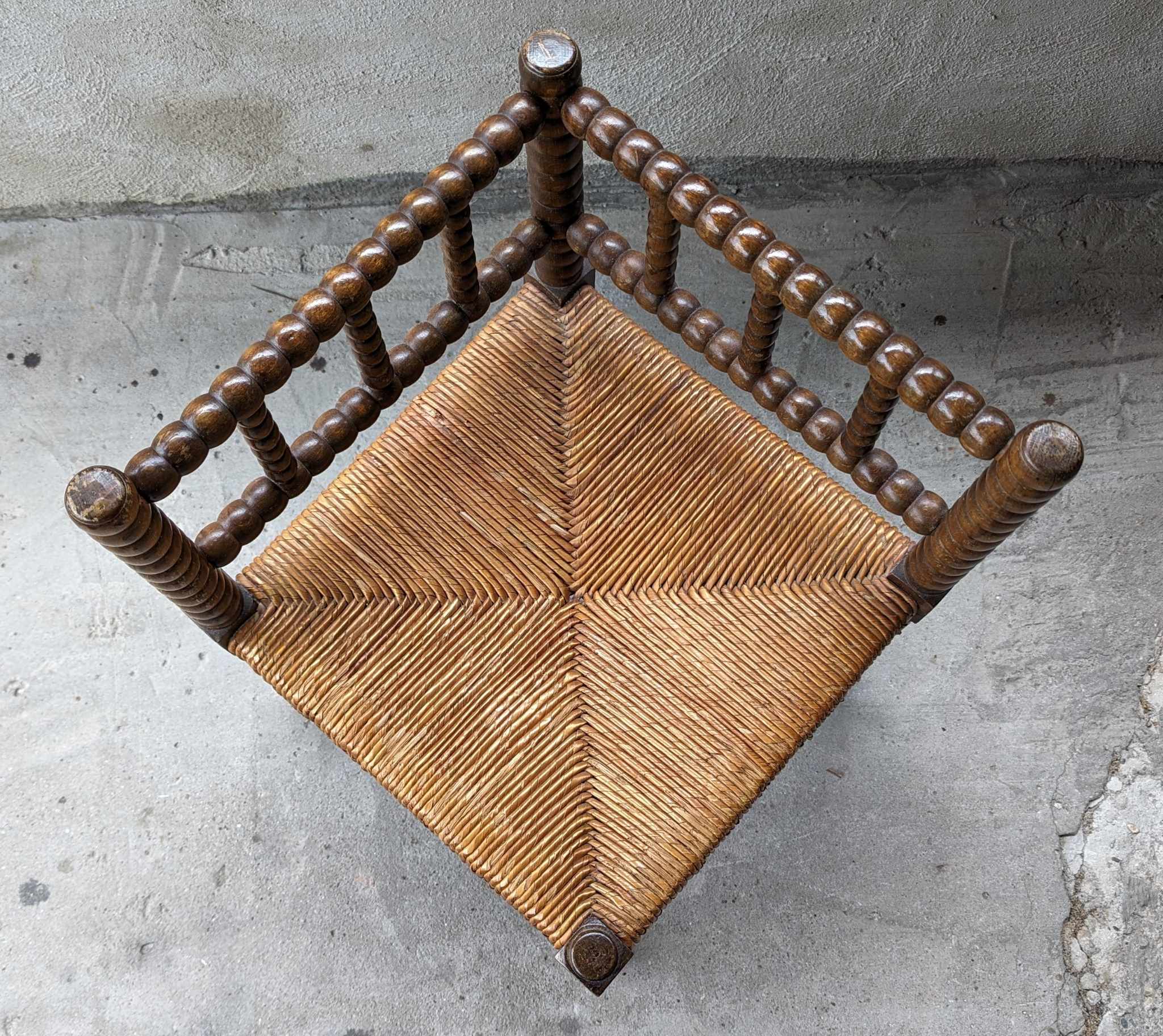 Corner chair in turned oak and canning