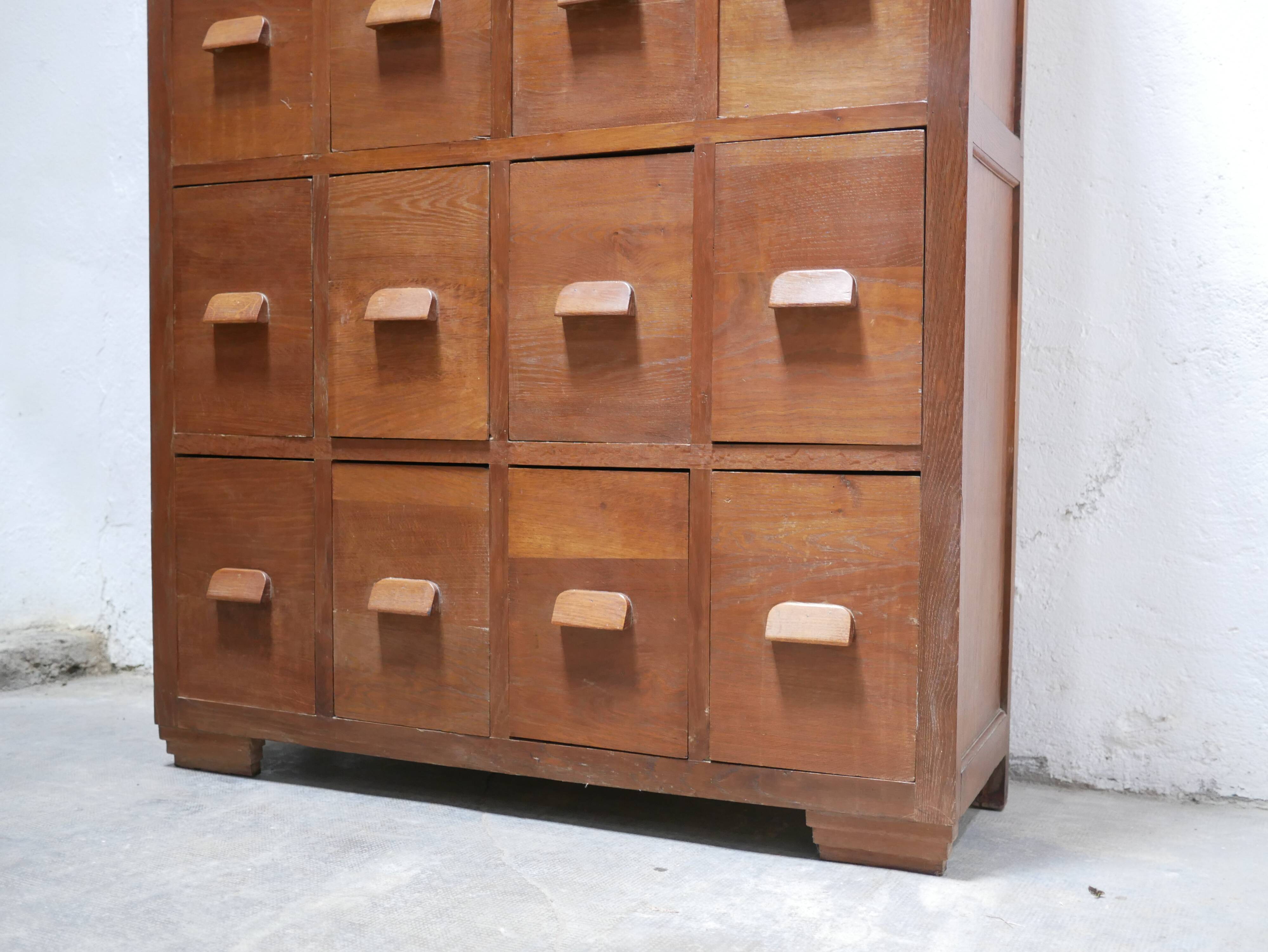 Meuble de métier vintage à tiroirs