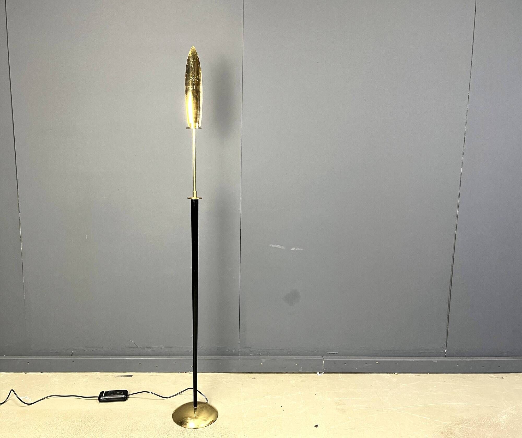 Modernist italian brass floor lamp, 1980s