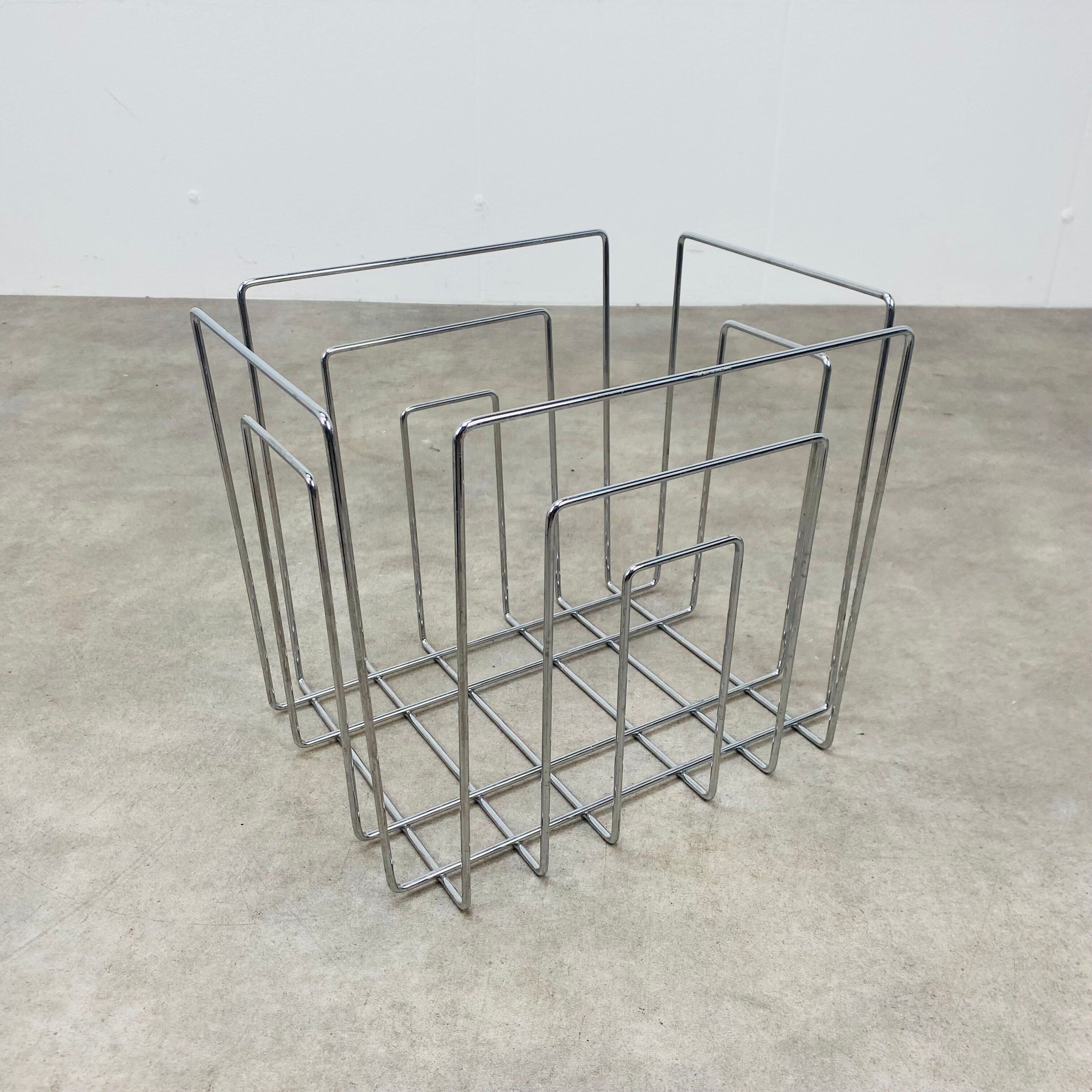 Magazine holder in chromed metal by Willi Glaeser for TMP 80s