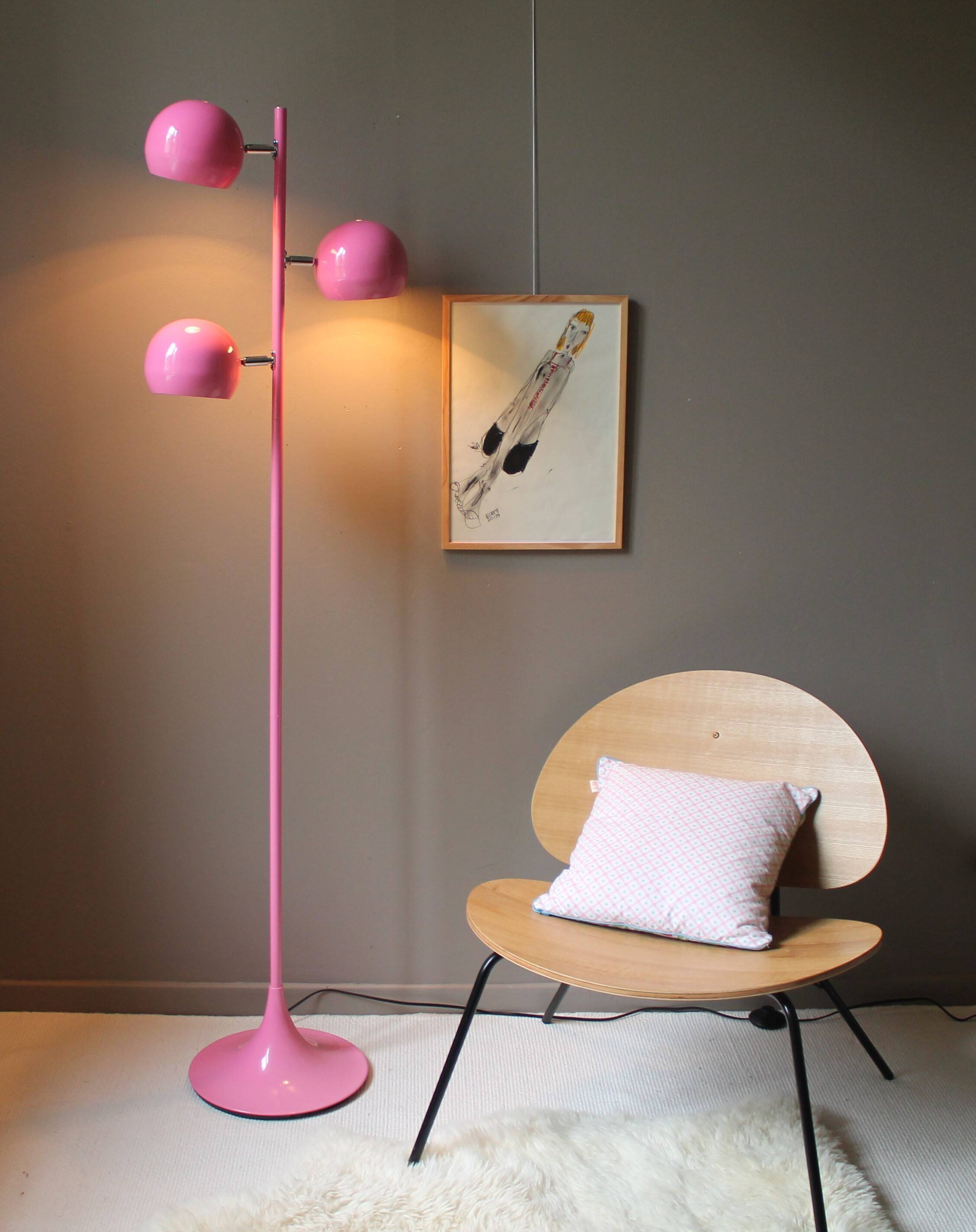 Vintage floor lamp 'intense pink'