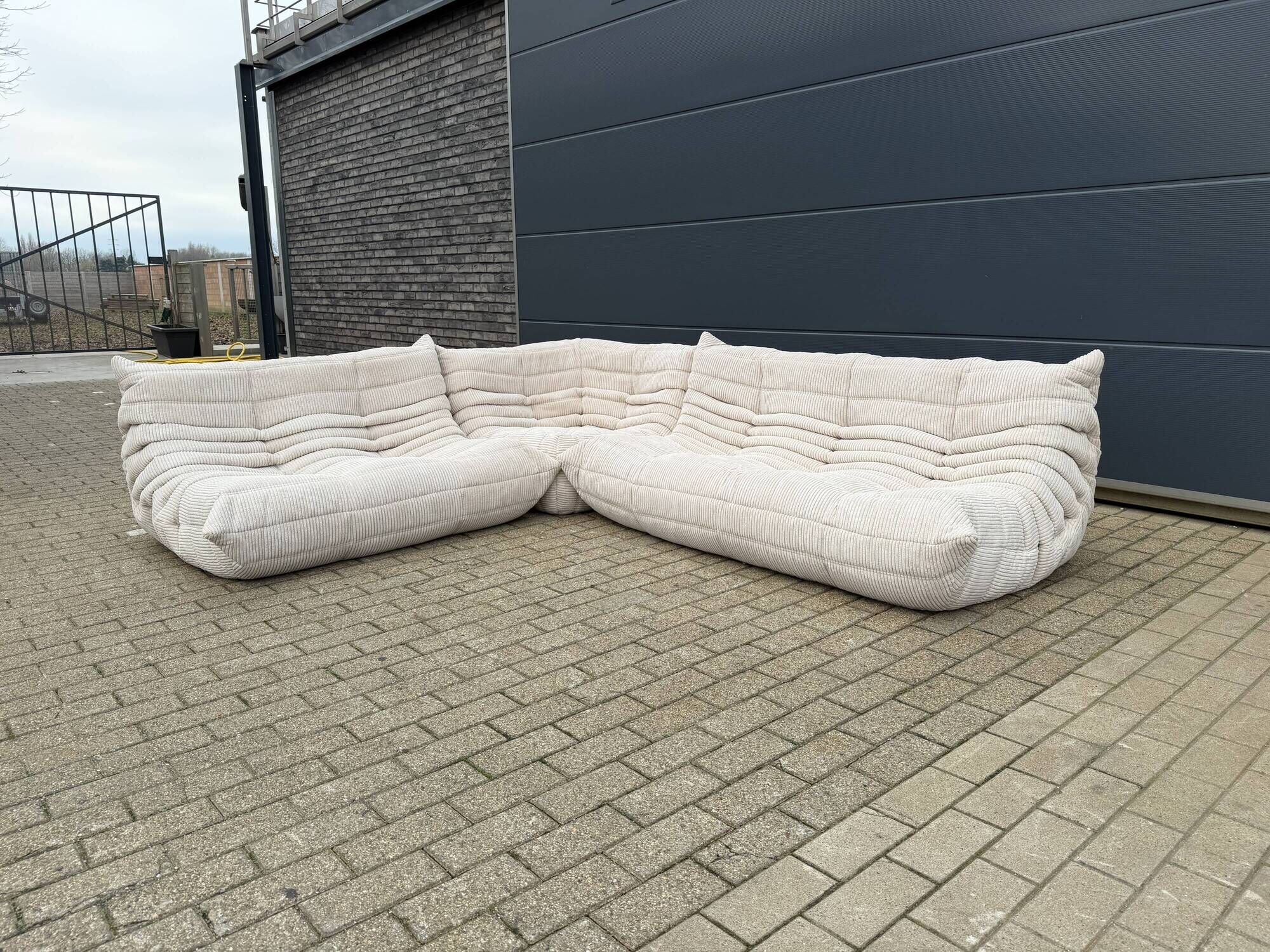 Original ligne roset togo set 3z, 2z + corner beige corduroy in new condition!!