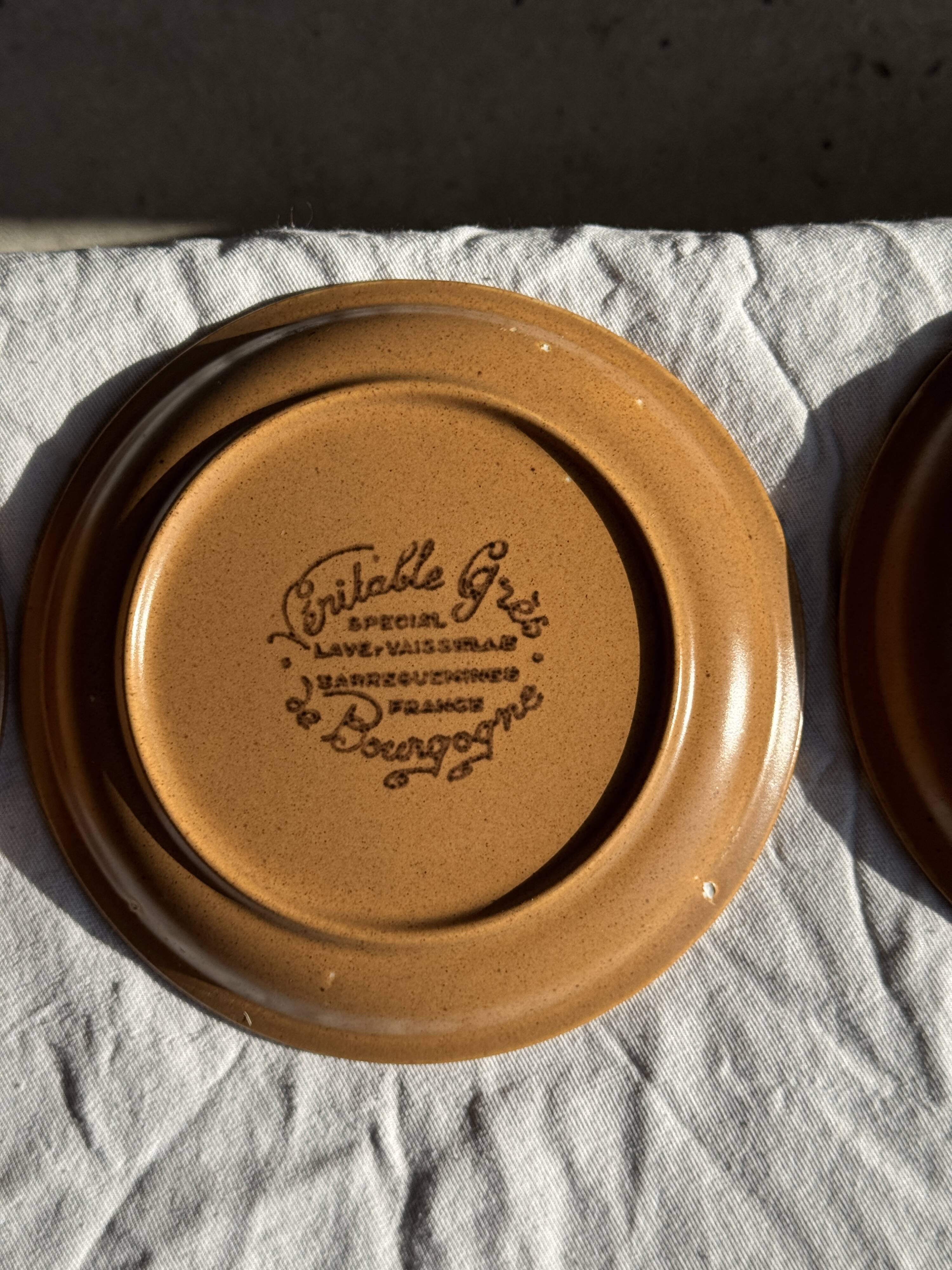 Set of 11 small dessert plates in brown-striped stoneware from Sarreguemines.