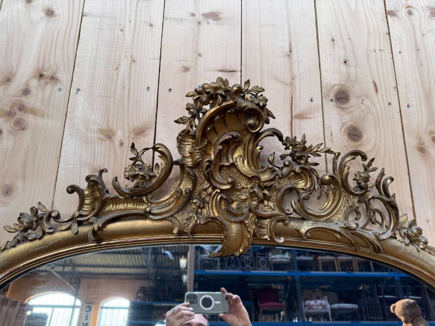 Napoleon III mirror in wood and gilded stucco with gold leaf.