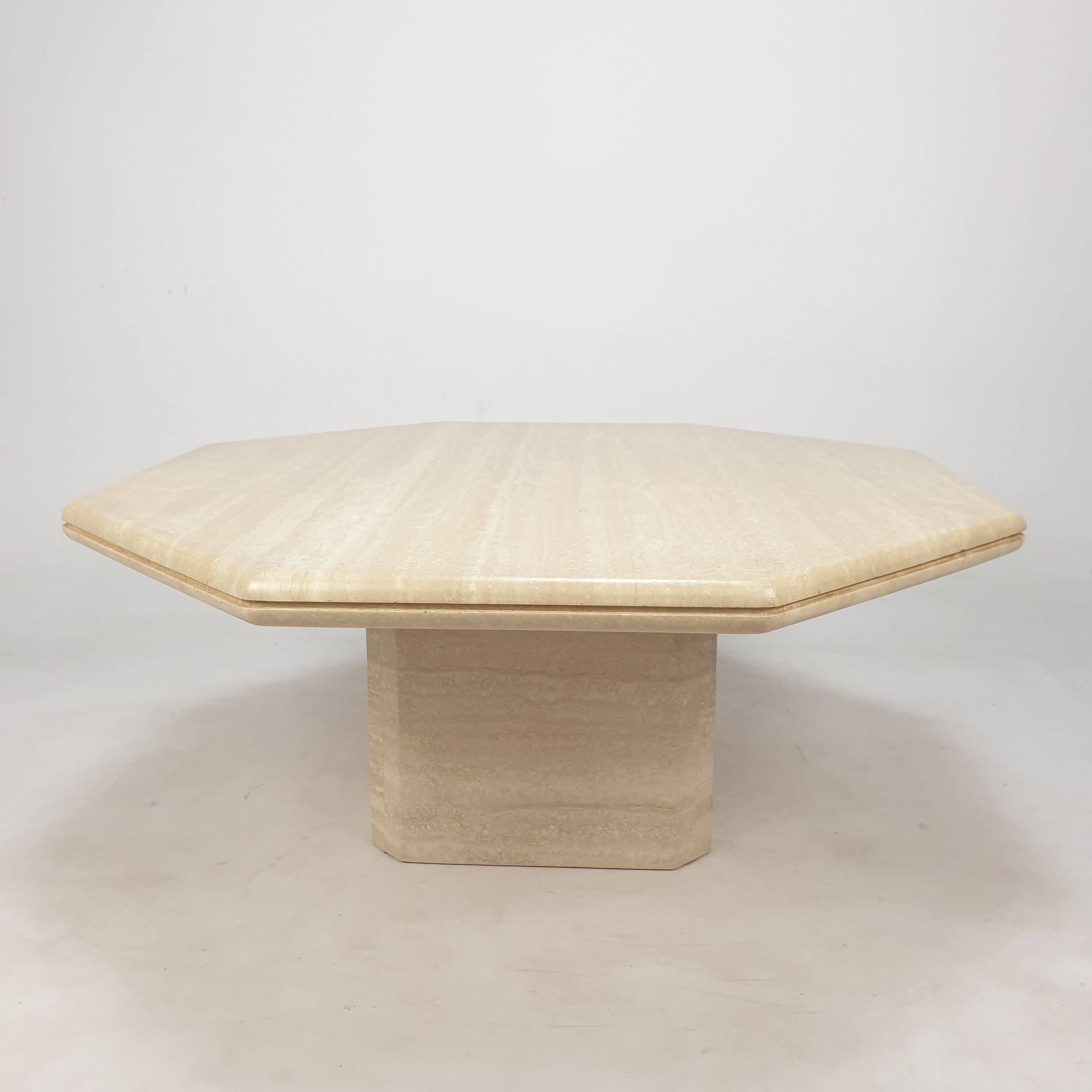 Table Basse Octogonale italienne en Travertin, 1980s