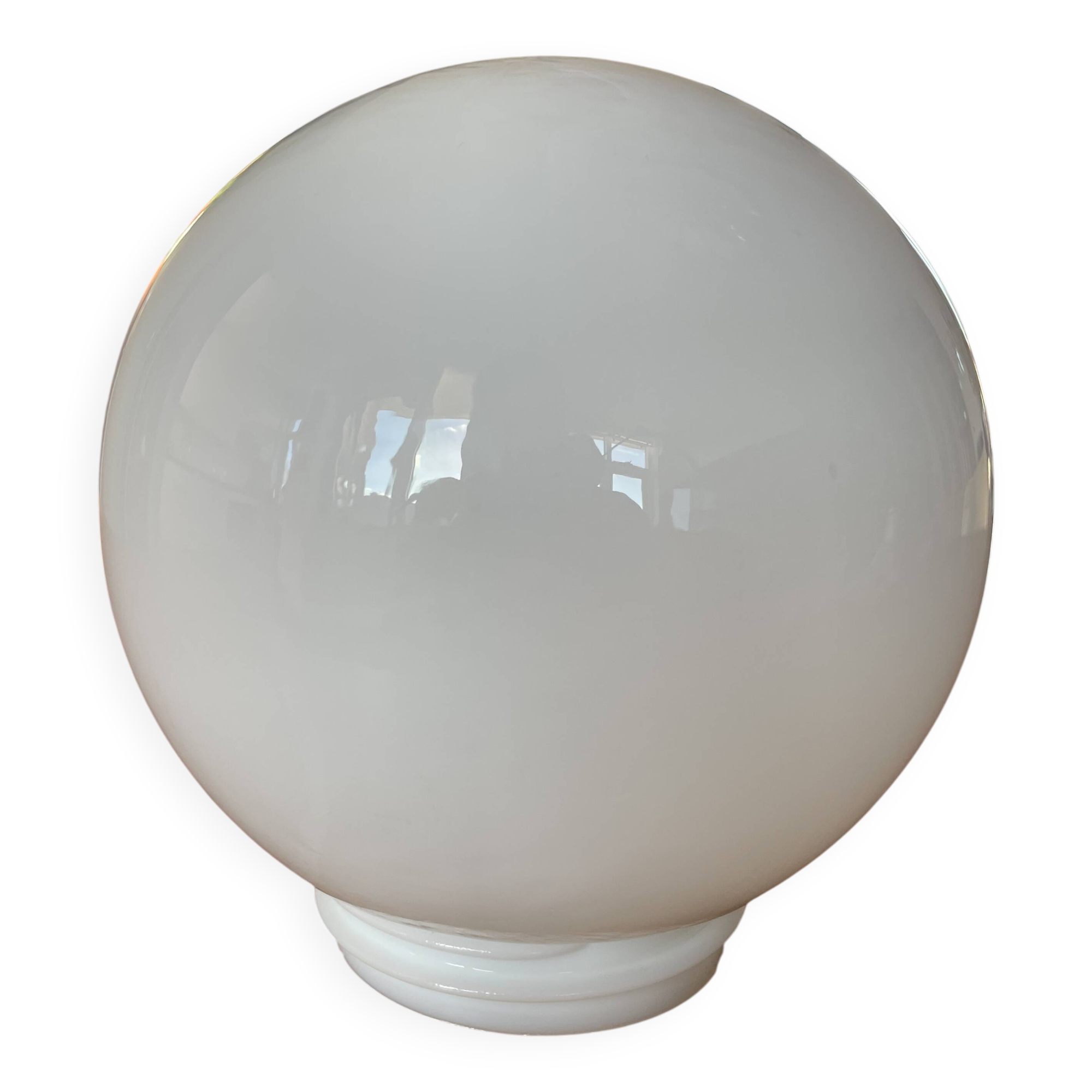 Plafonnier sphérique en verre opalin, abat-jour en verre opale de 7,5 cm de diamètre.