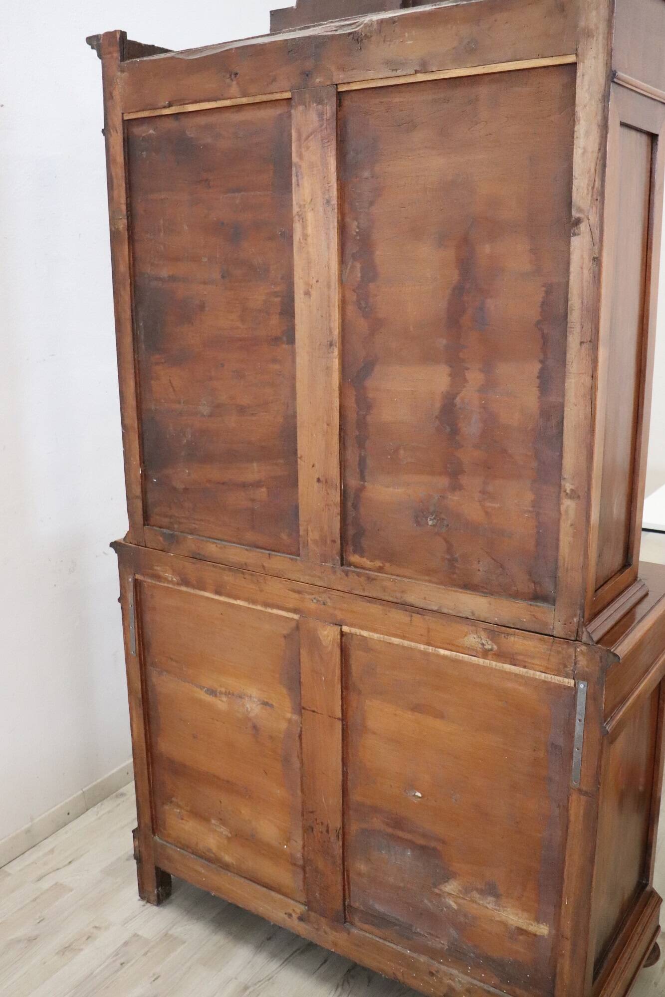 Antique sideboard in veined walnut, Italy, late 19th century