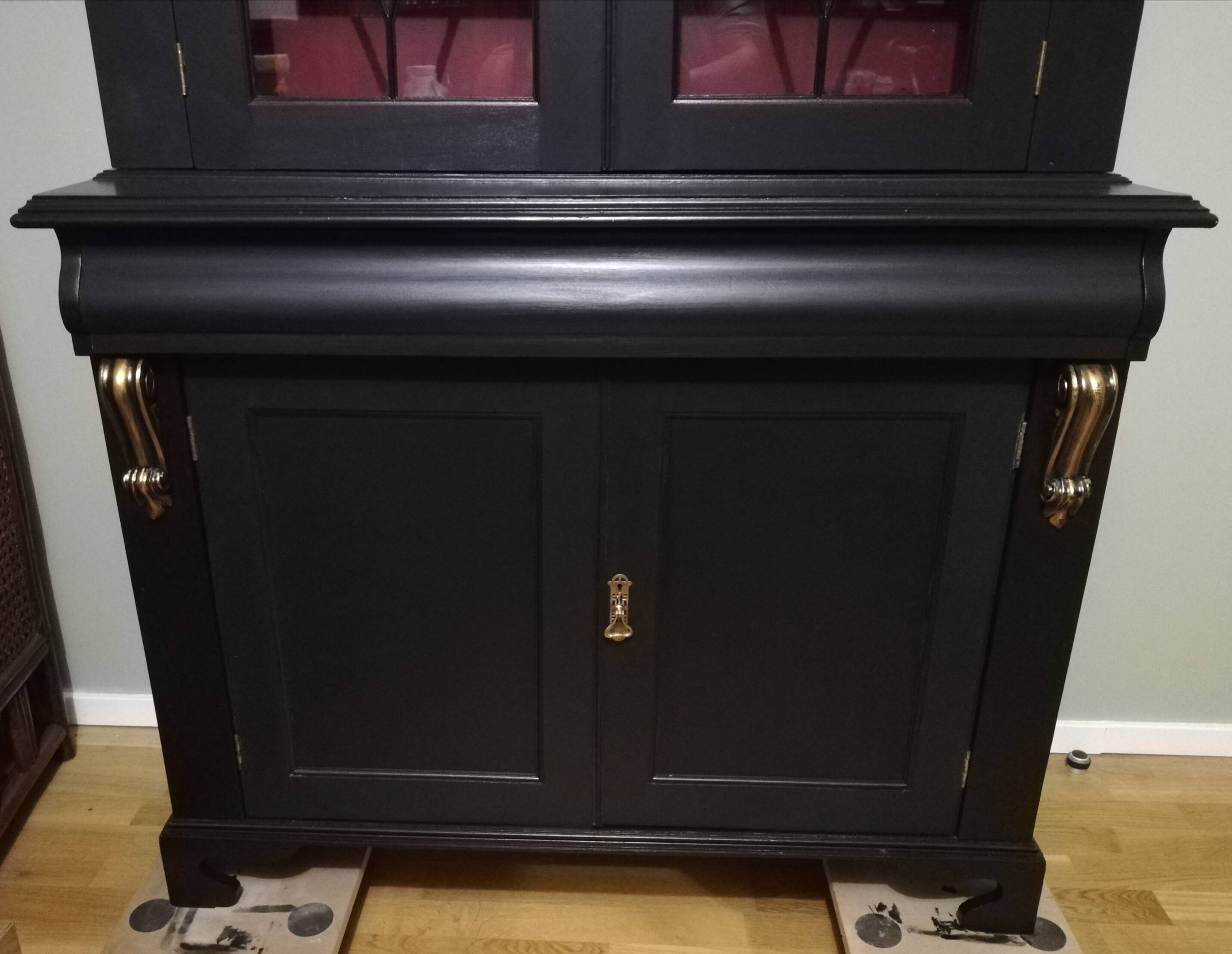 English library display case height 225cm