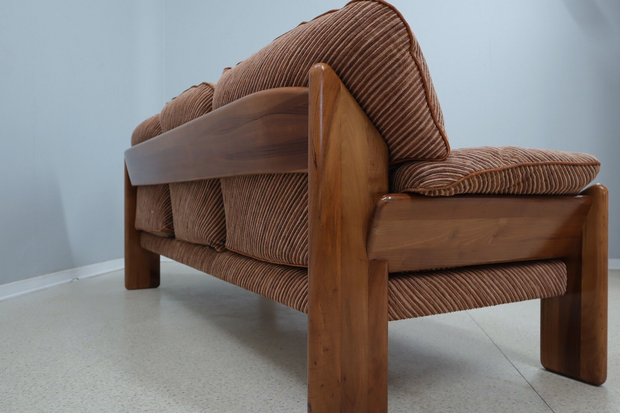 Mobil girgi 3-seater walnut sofa 1970s