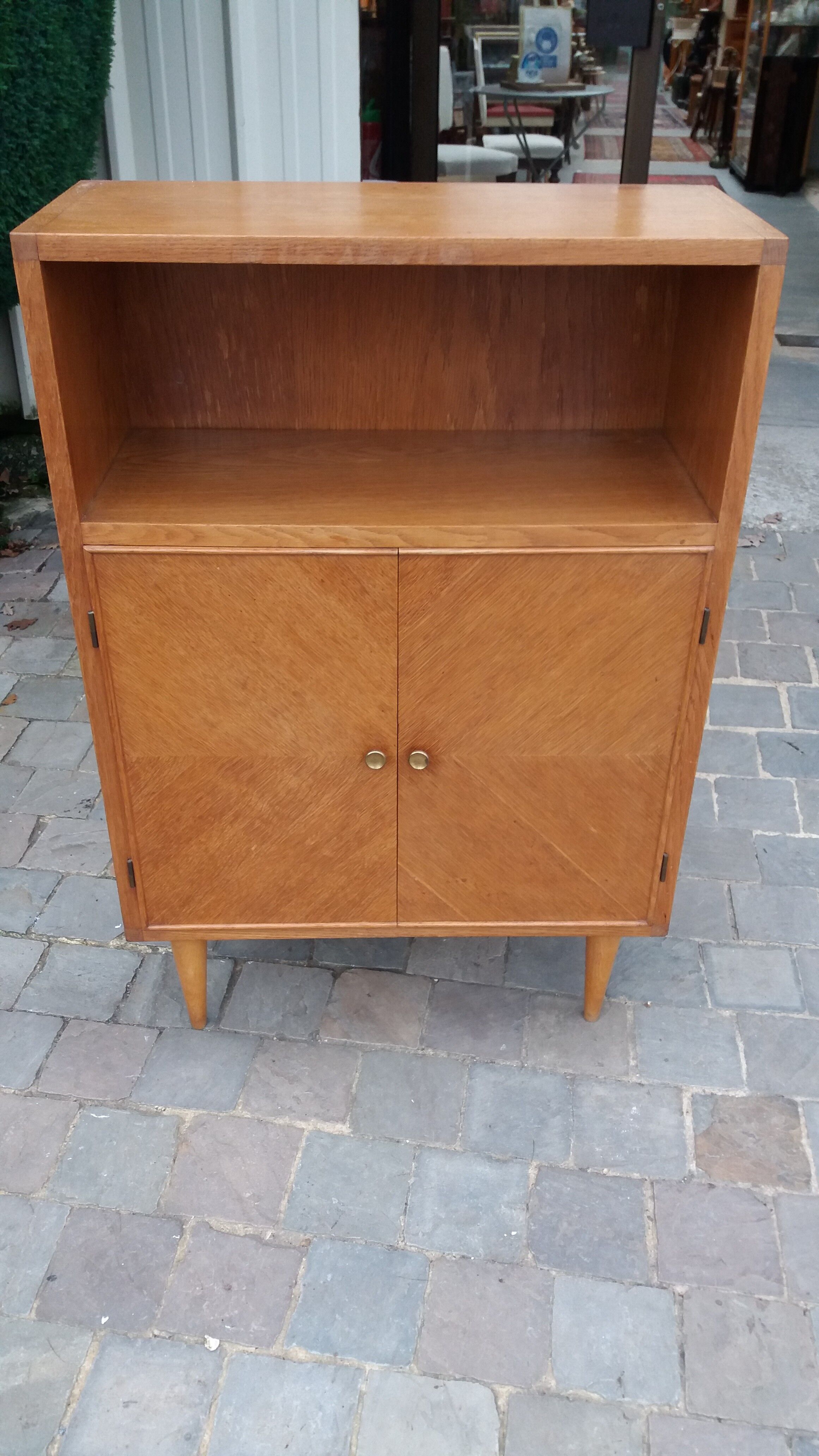 Small buffet / library 50s.