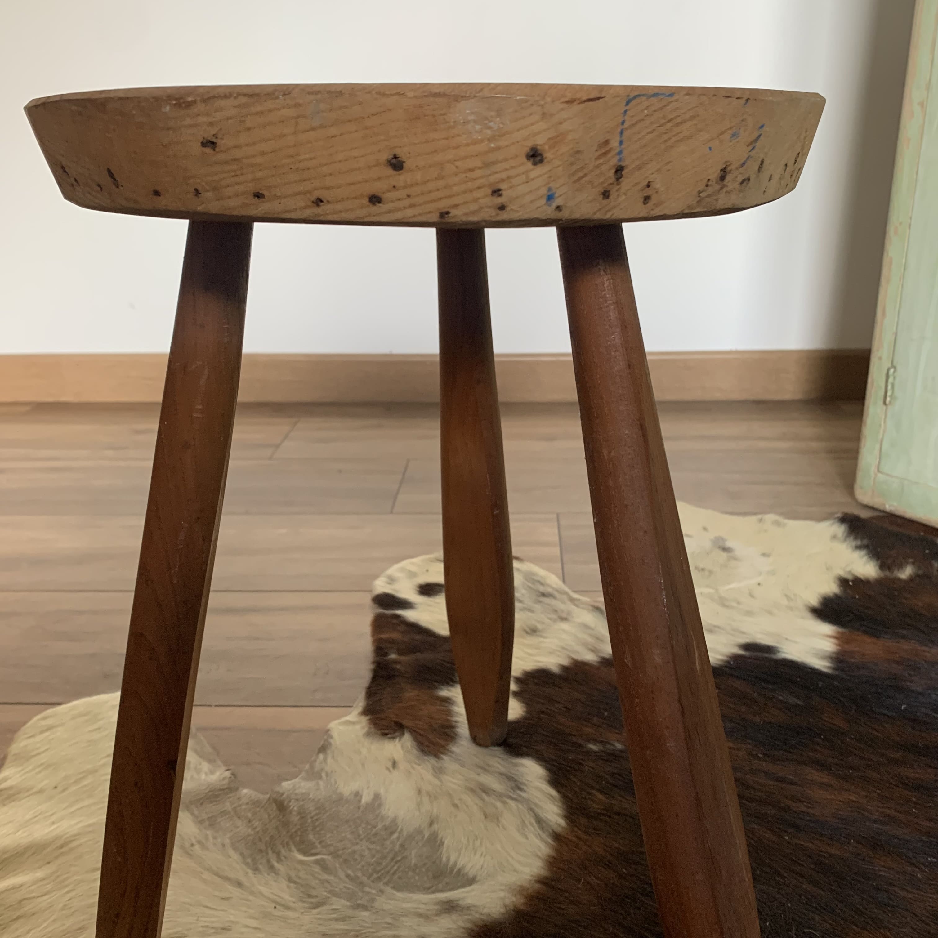 Tabouret tripode